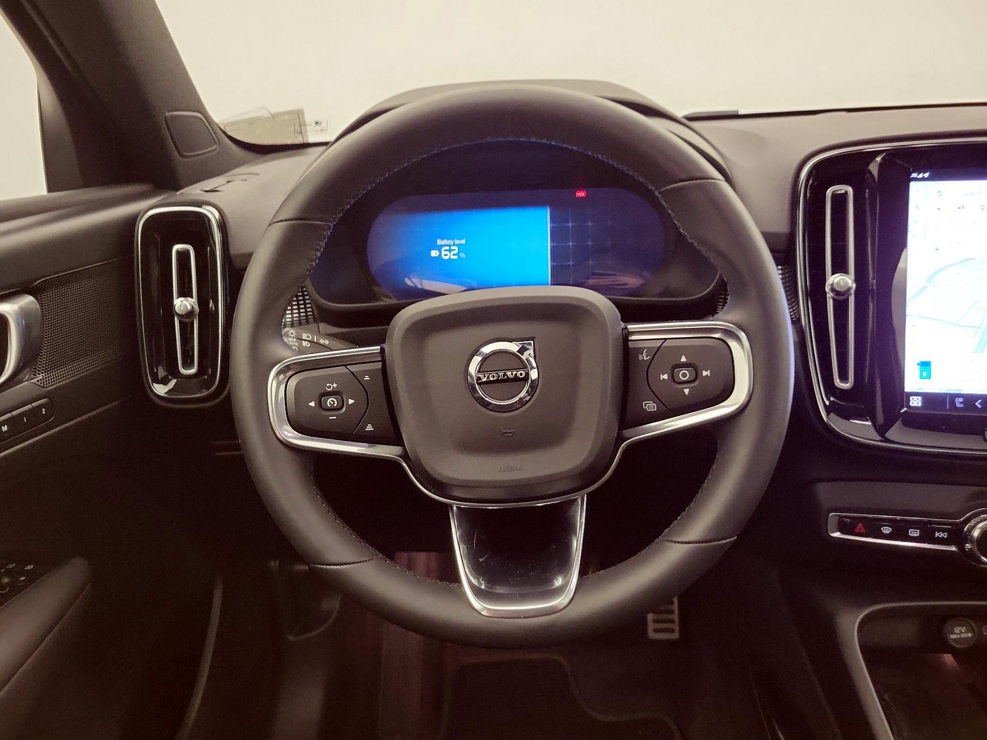 Thumbnail: 2022 Volvo XC40 - 10