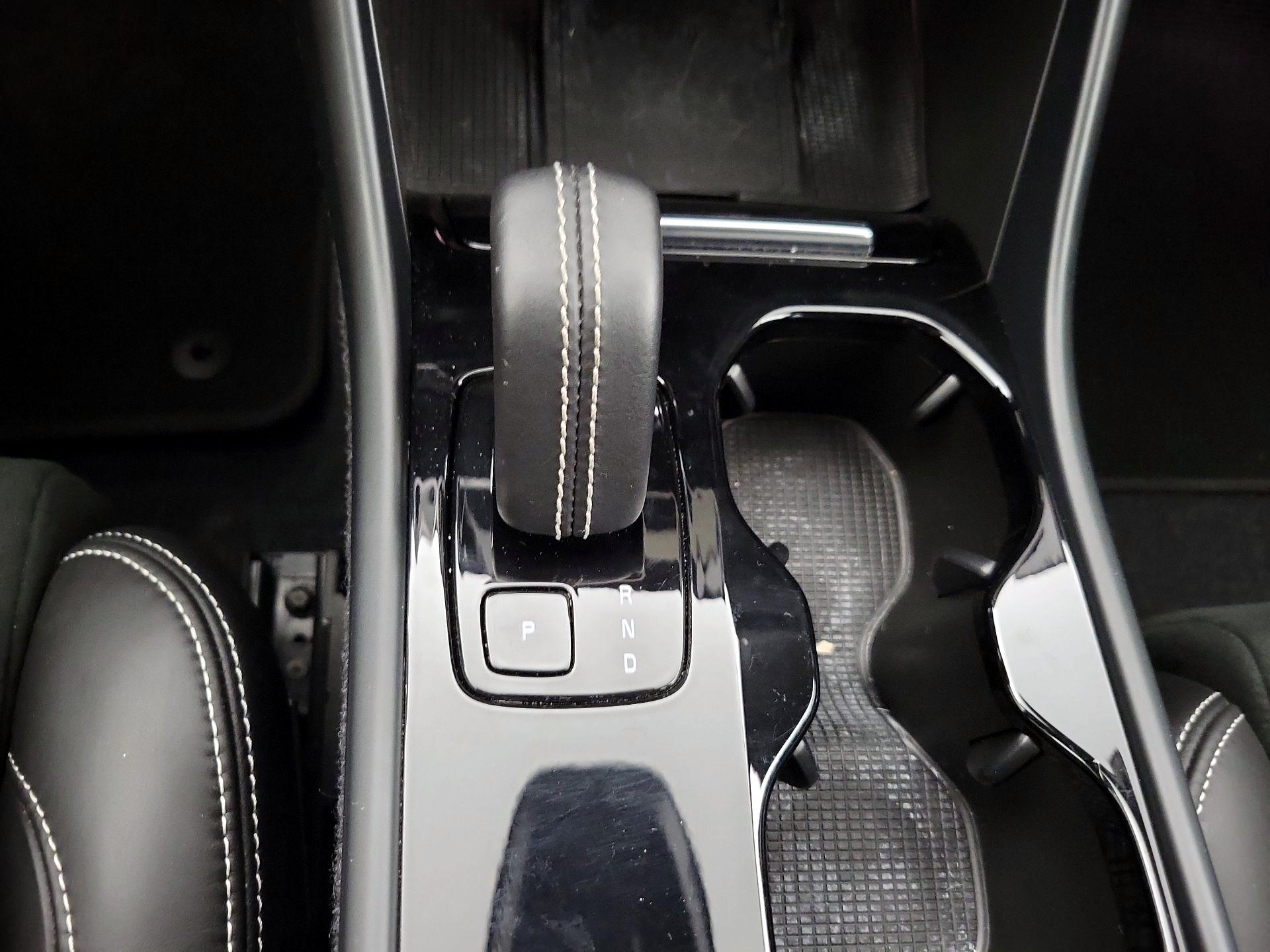 Thumbnail: 2022 Volvo XC40 - 18