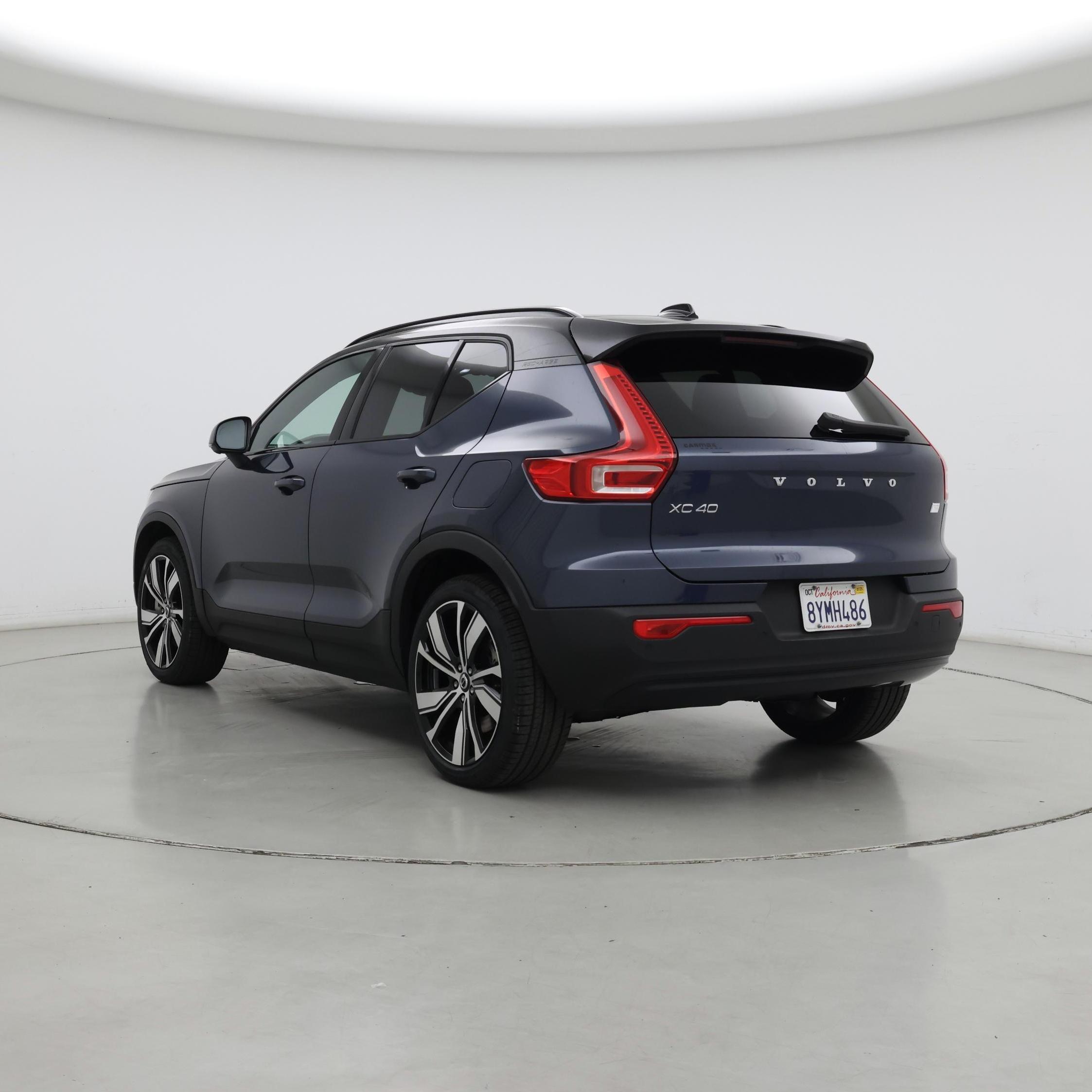 Thumbnail: 2022 Volvo XC40 - 2