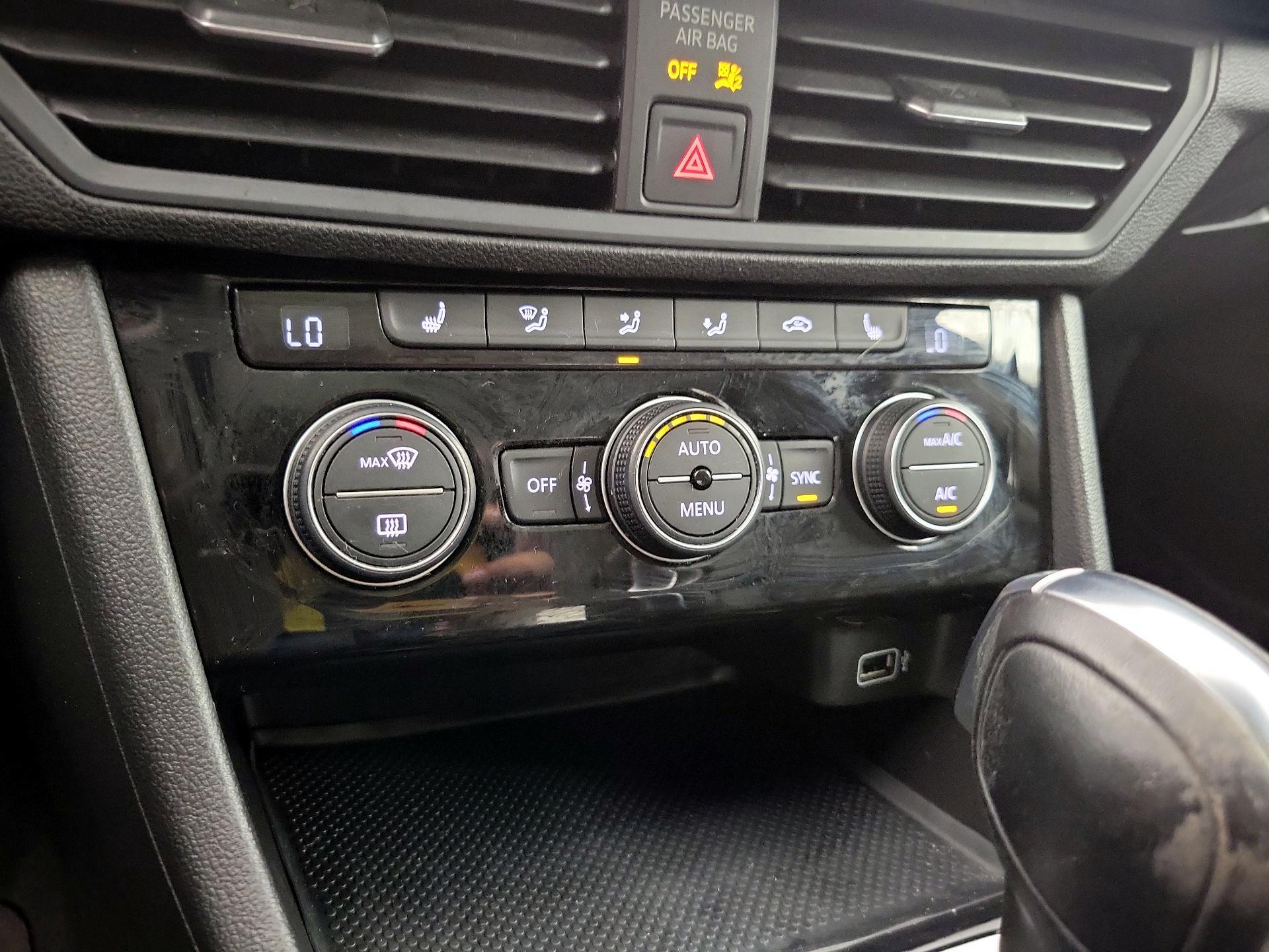 Thumbnail: 2019 Volkswagen Jetta - 16