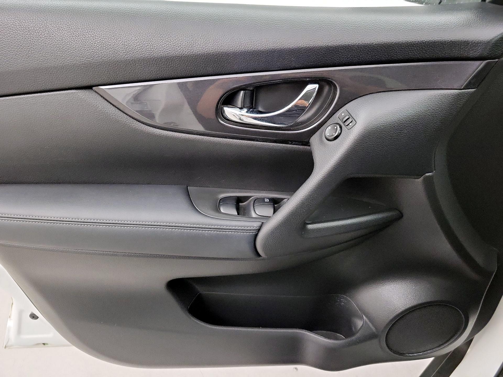 Thumbnail: 2020 Nissan Rogue - 12