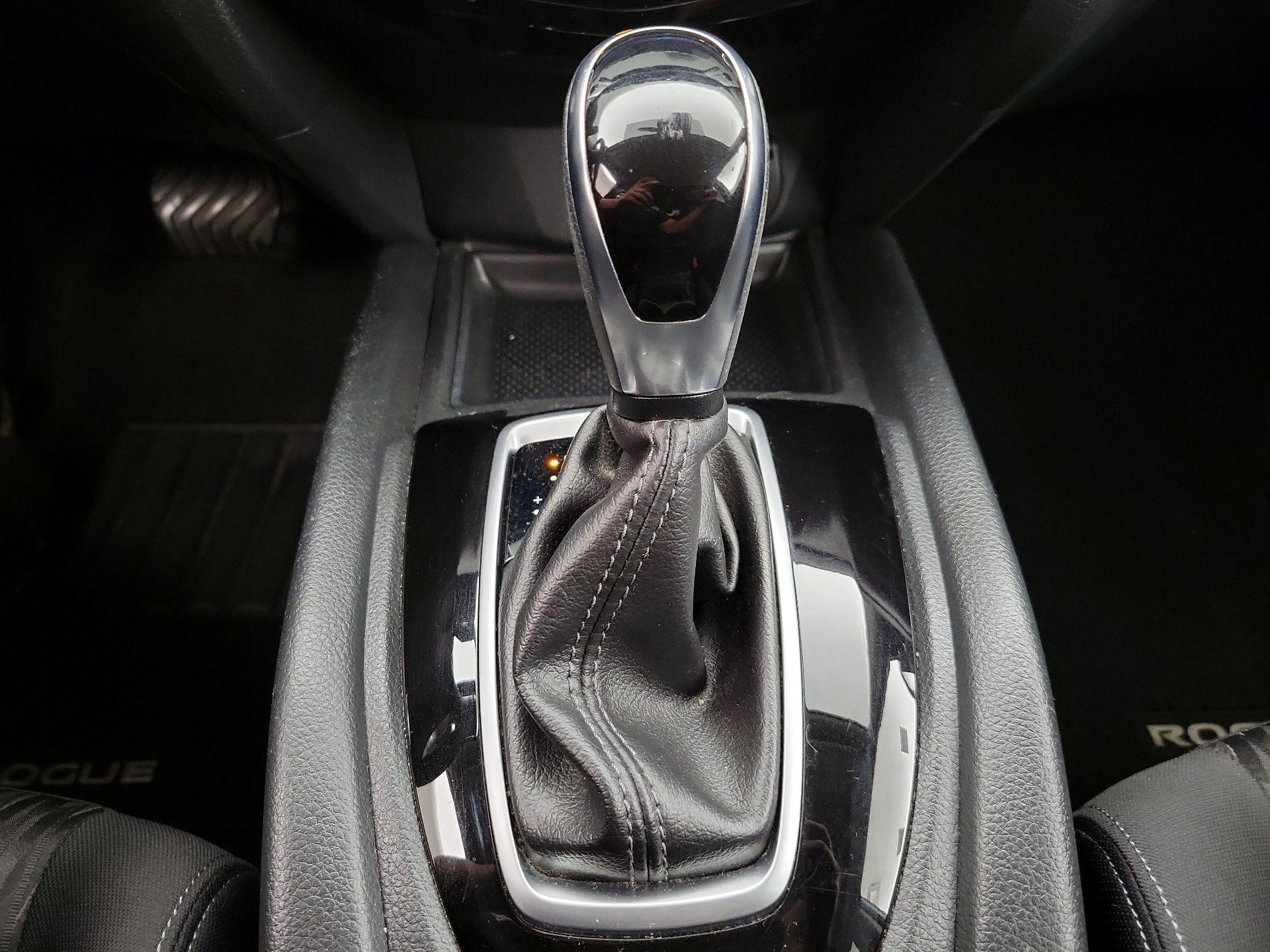 Thumbnail: 2020 Nissan Rogue - 17