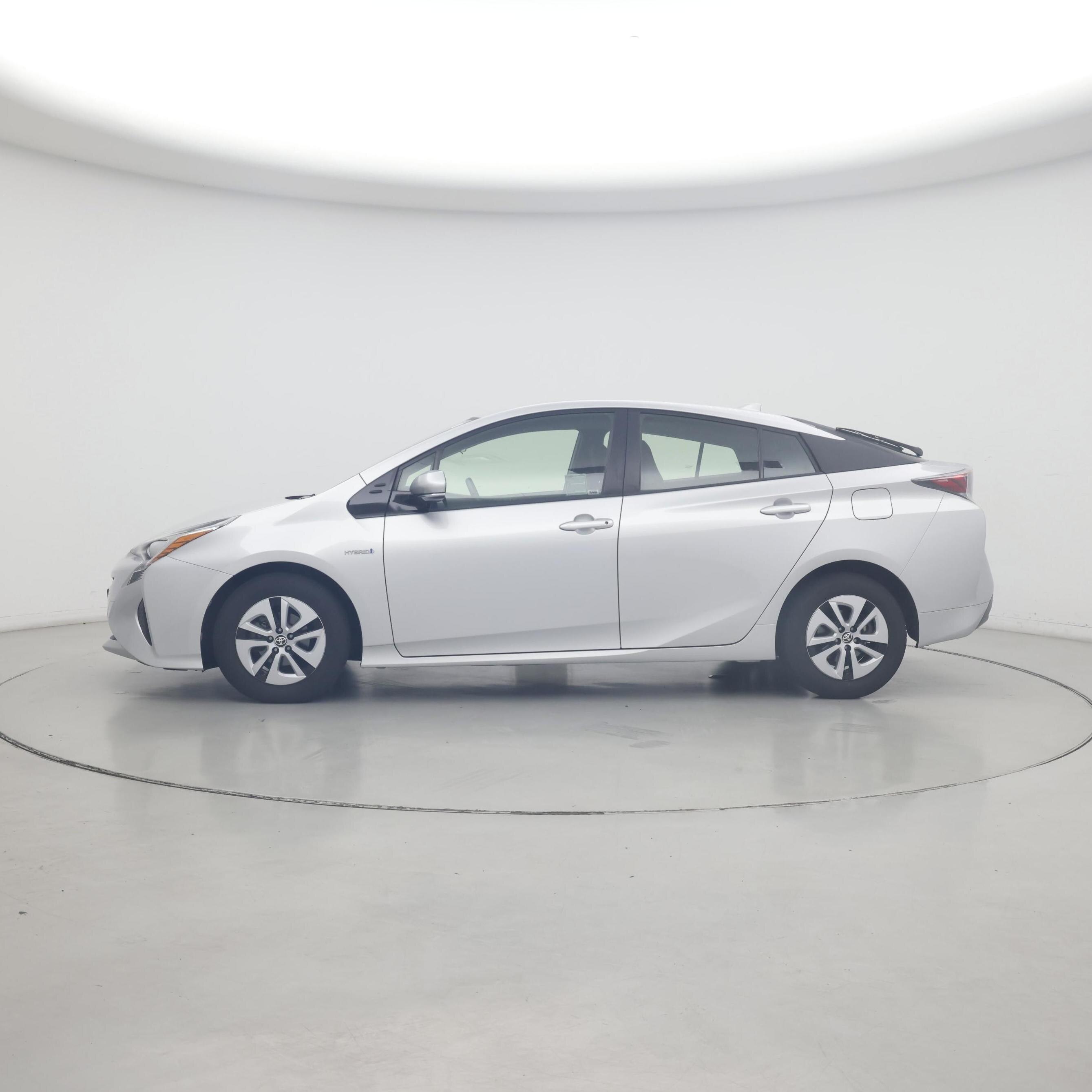 Thumbnail: 2017 Toyota Prius - 3