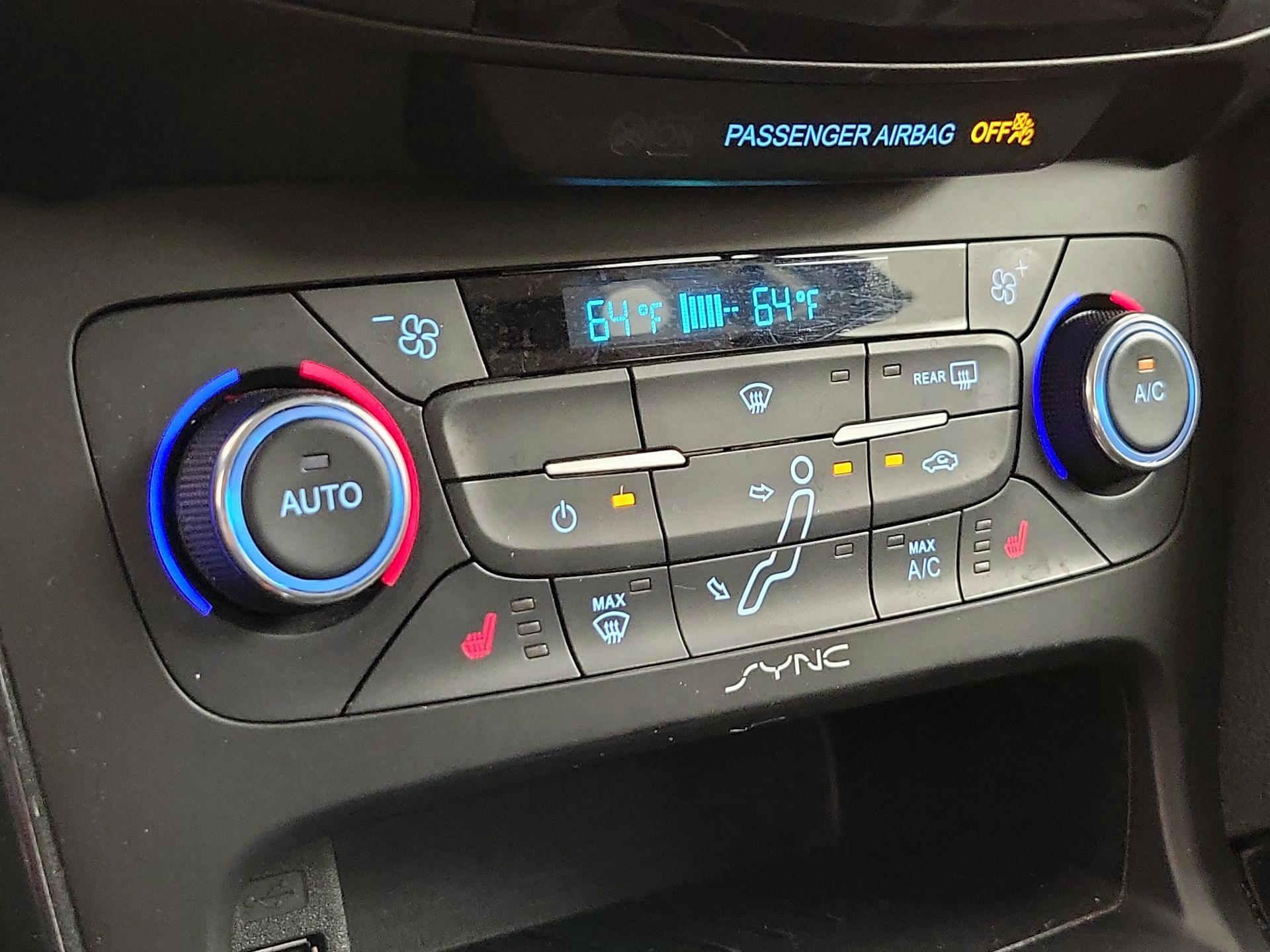 Thumbnail: 2015 Ford Focus - 17