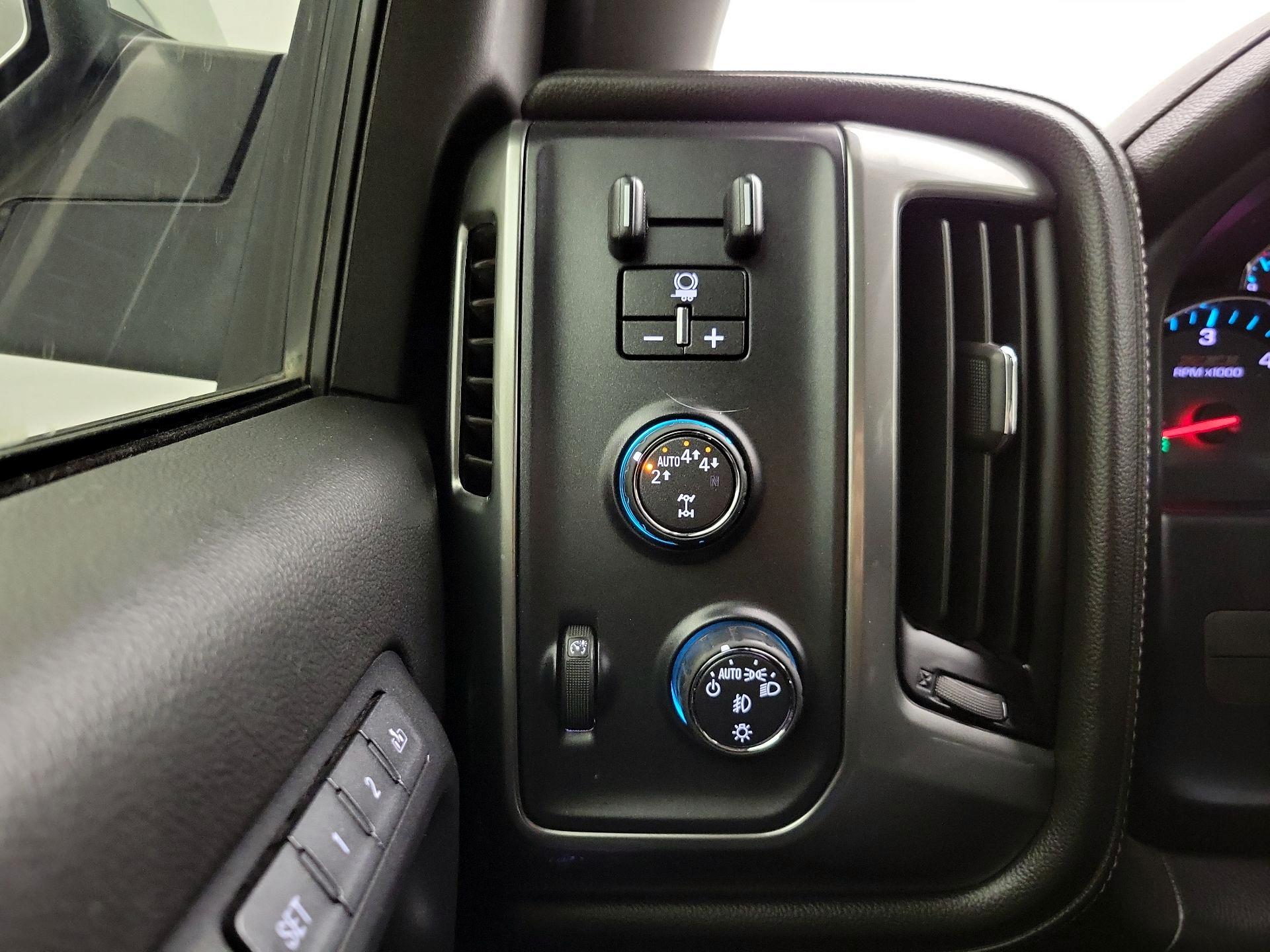 Thumbnail: 2018 Chevrolet Silverado 1500 - 13