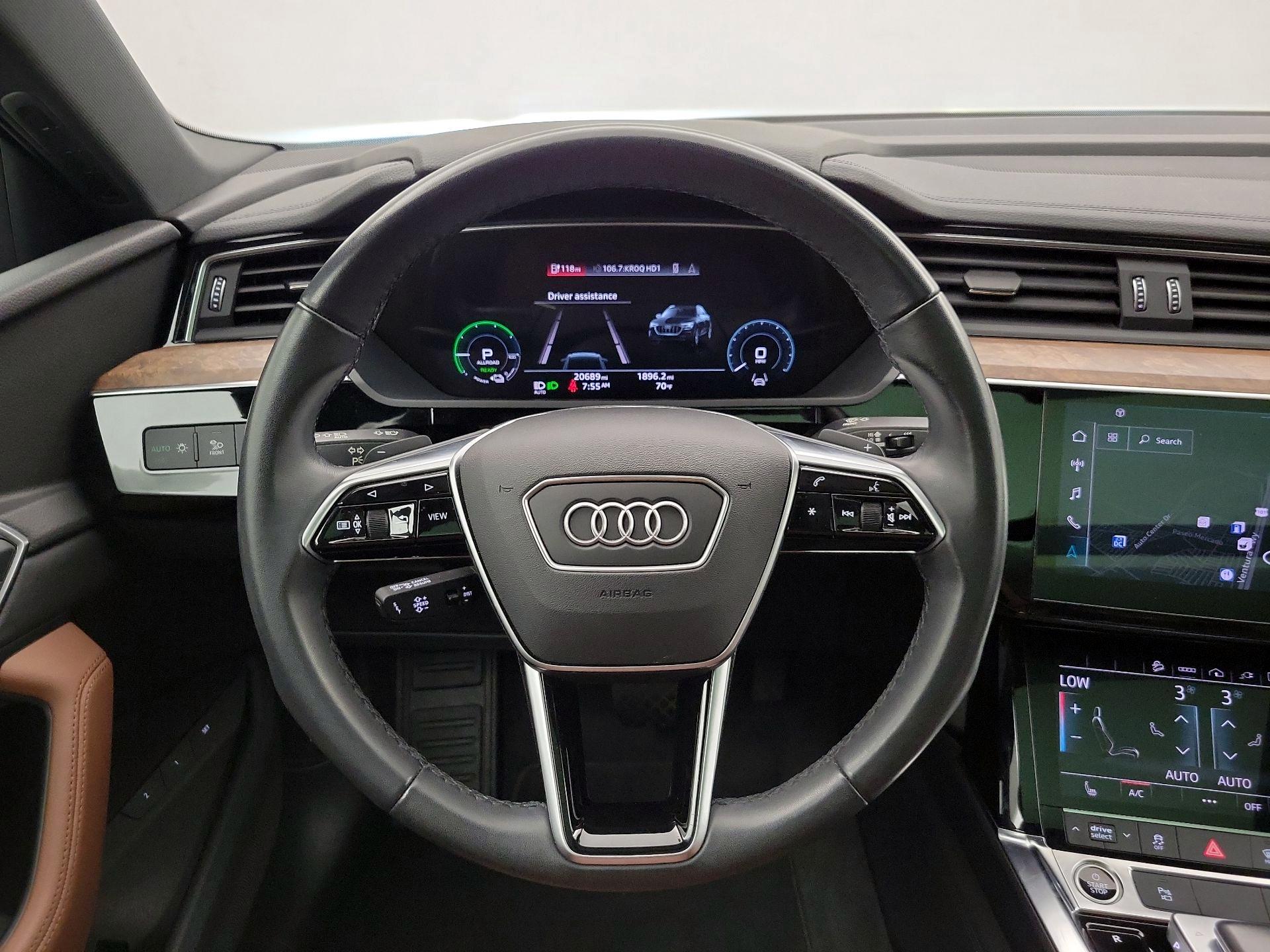 Thumbnail: 2022 Audi e-tron S - 10