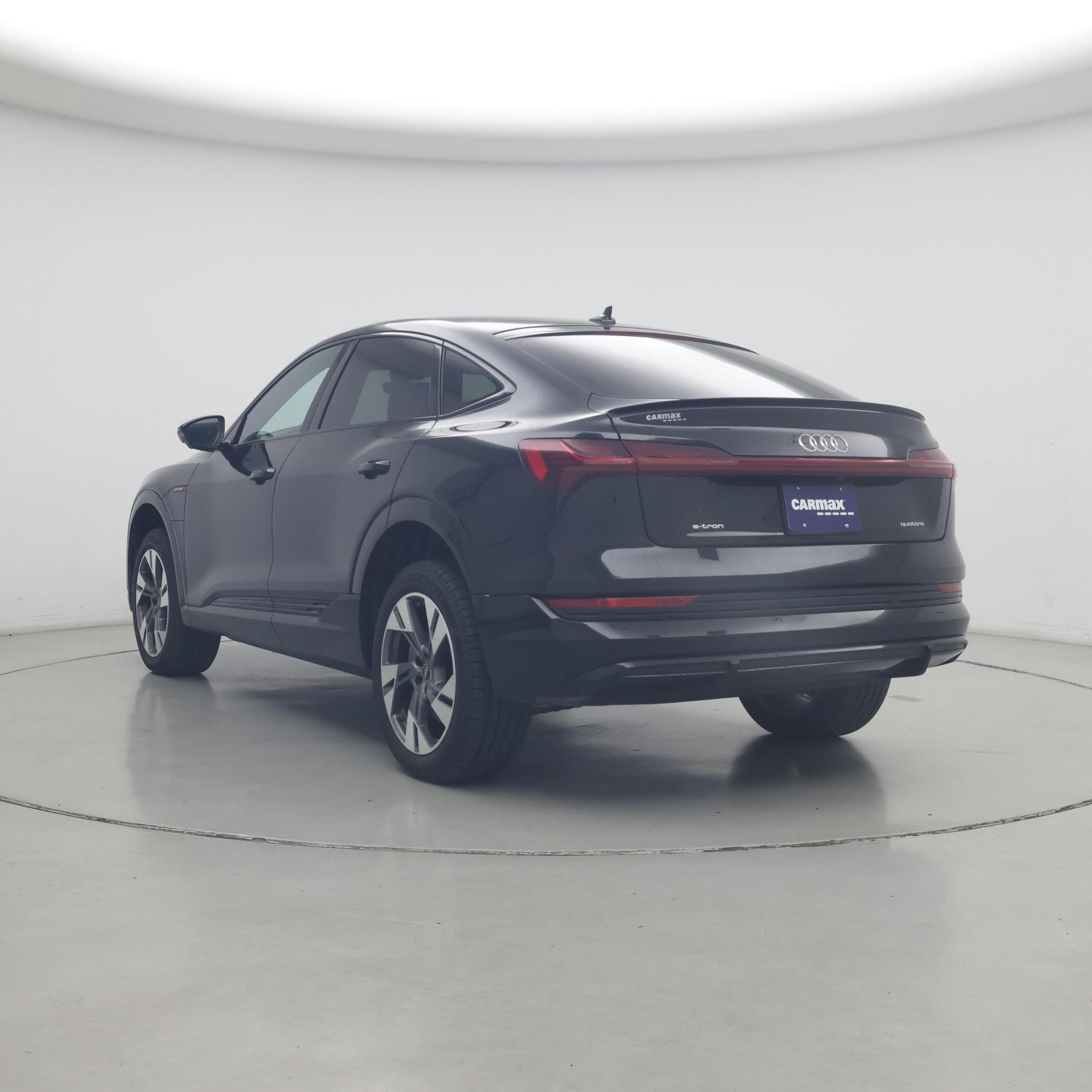 Thumbnail: 2022 Audi e-tron S - 2
