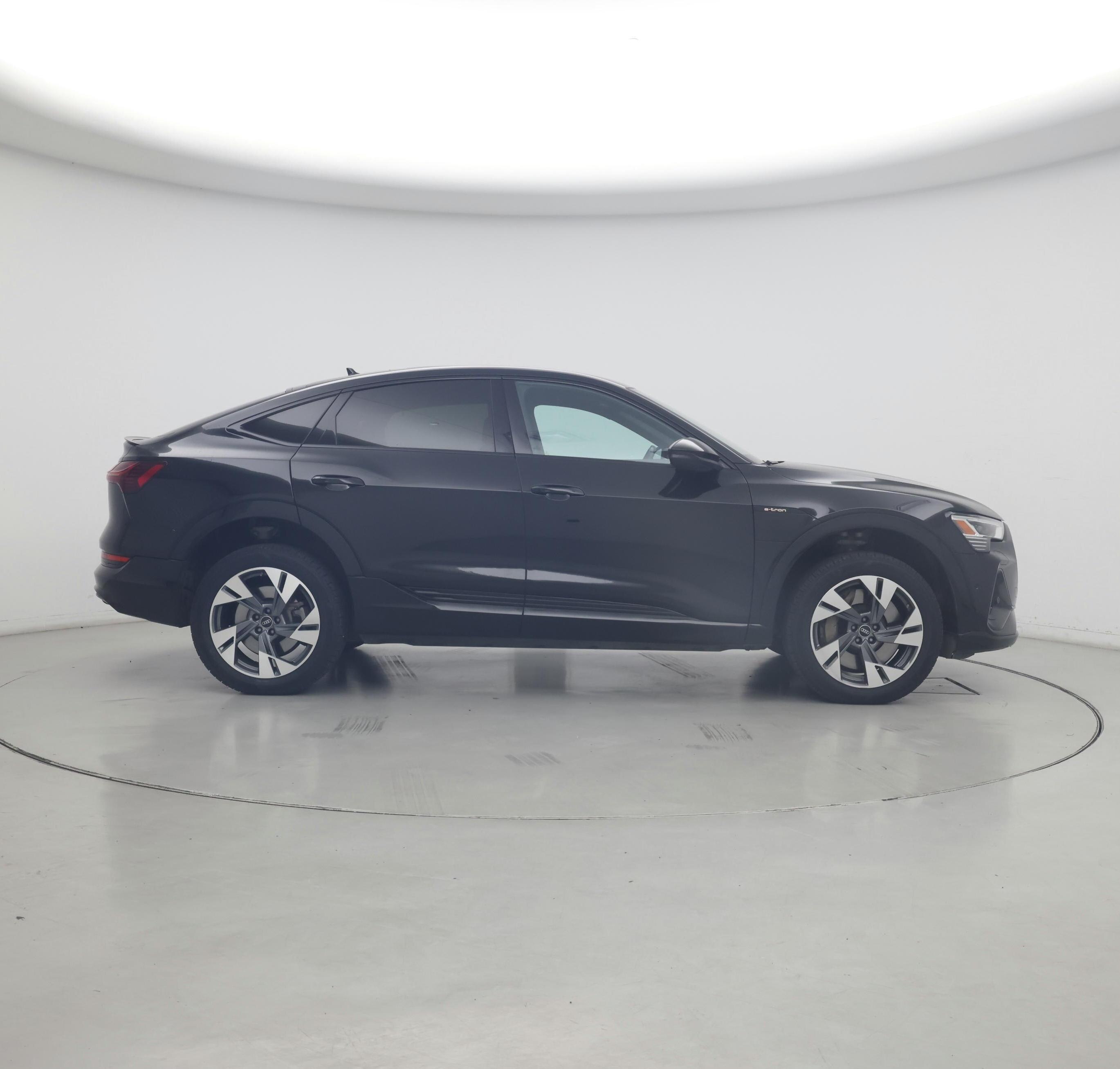 Thumbnail: 2022 Audi e-tron S - 7
