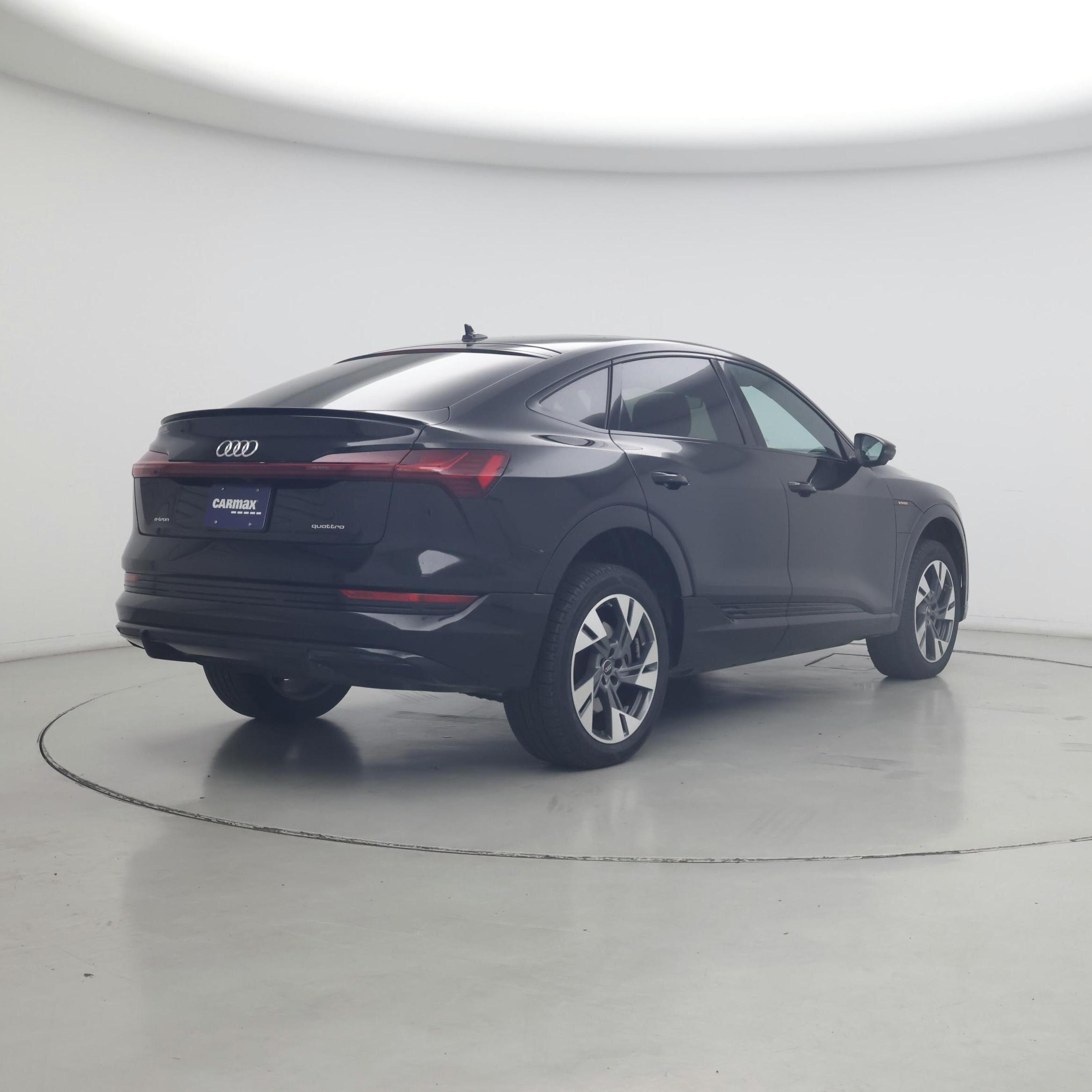 Thumbnail: 2022 Audi e-tron S - 8