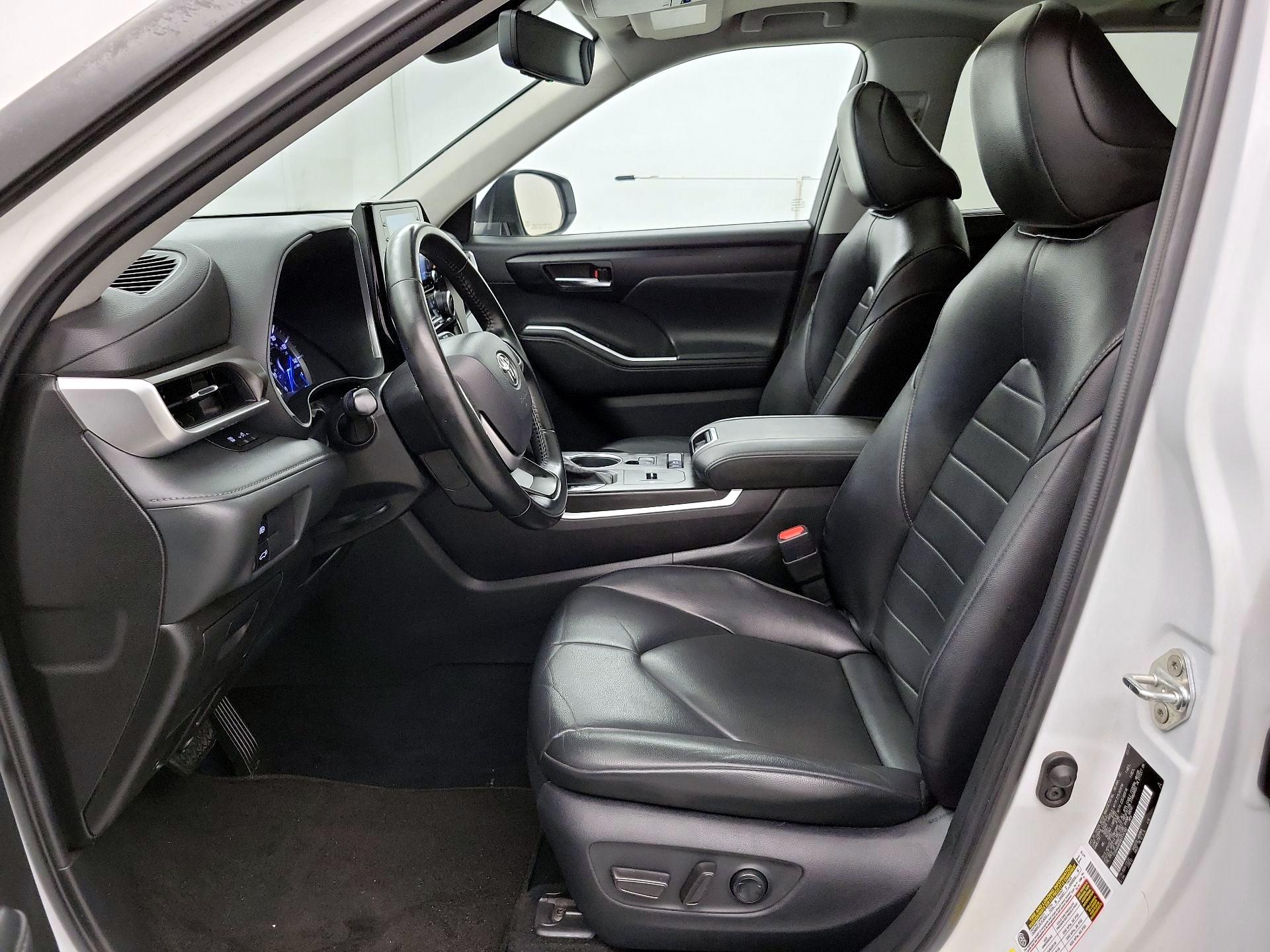 Thumbnail: 2022 Toyota Highlander - 11