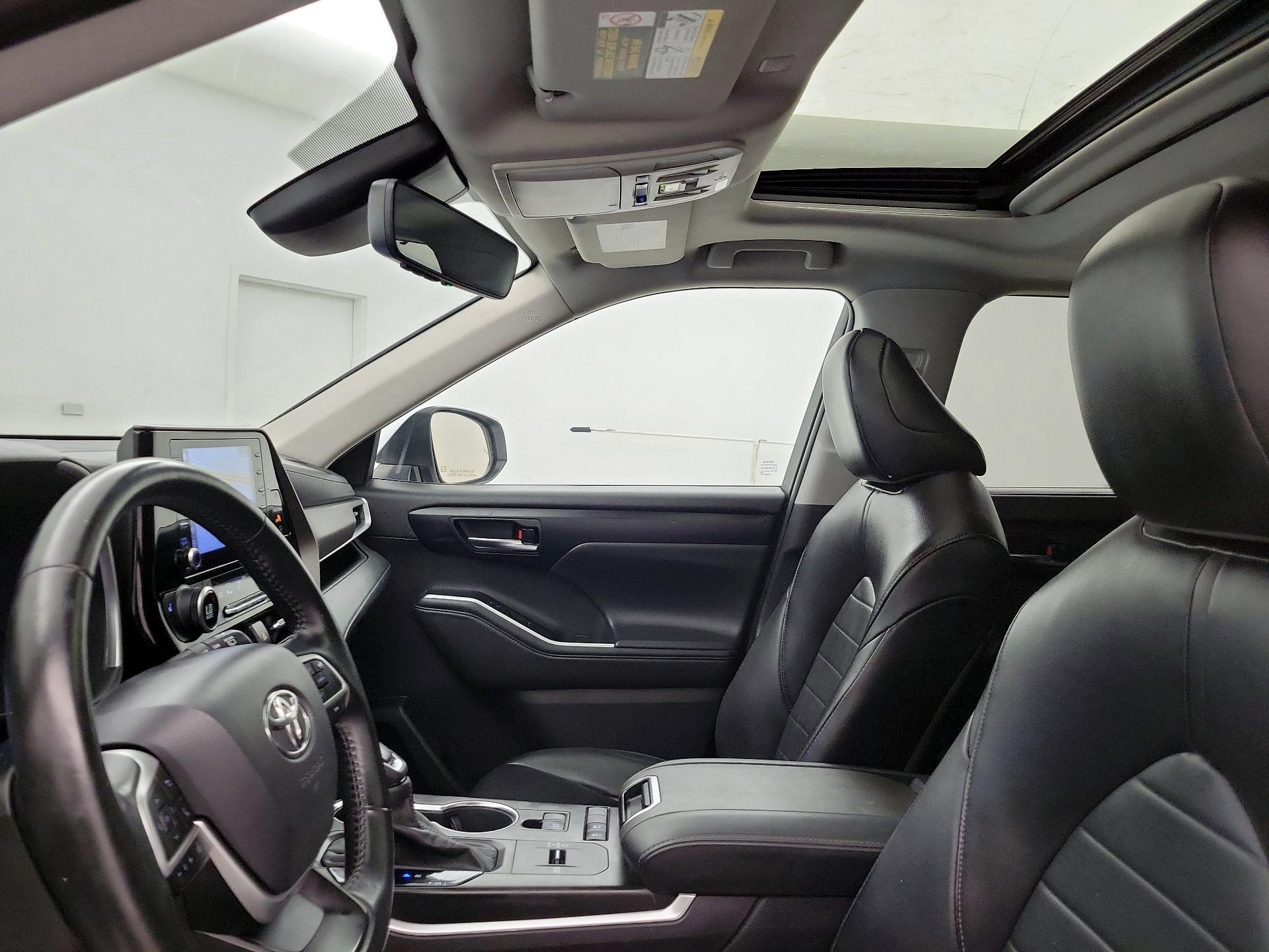 Thumbnail: 2022 Toyota Highlander - 20