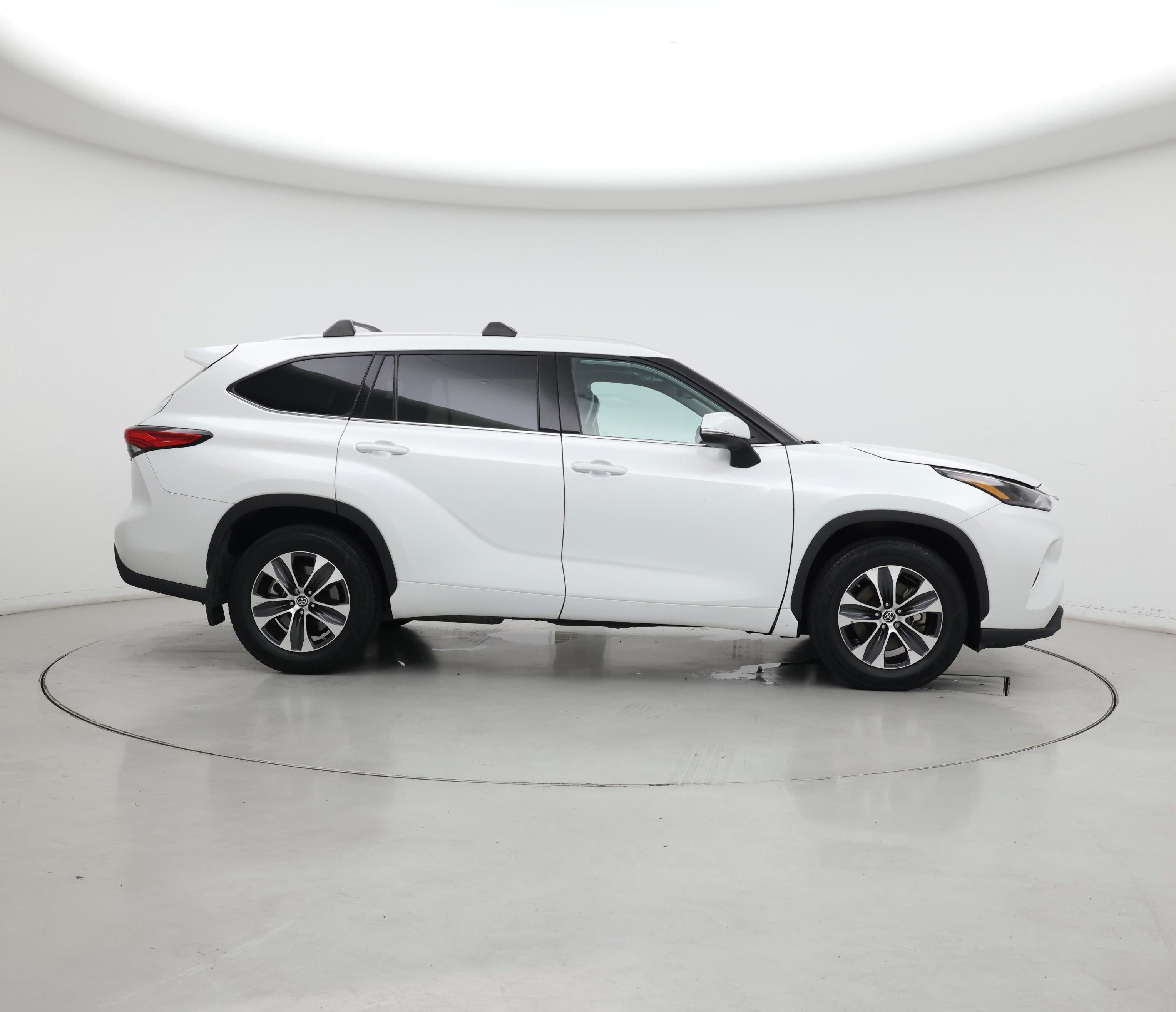 Thumbnail: 2022 Toyota Highlander - 7