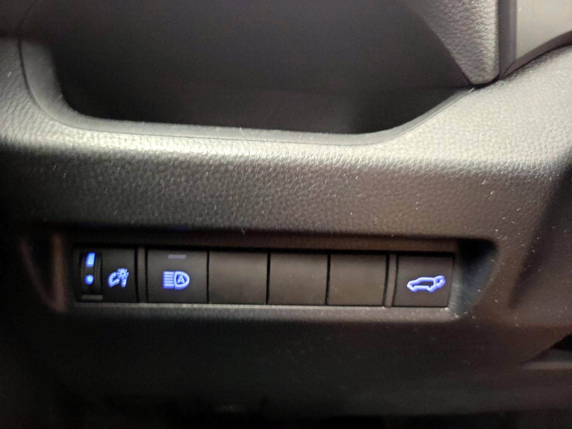 Thumbnail: 2022 Toyota RAV4 - 13