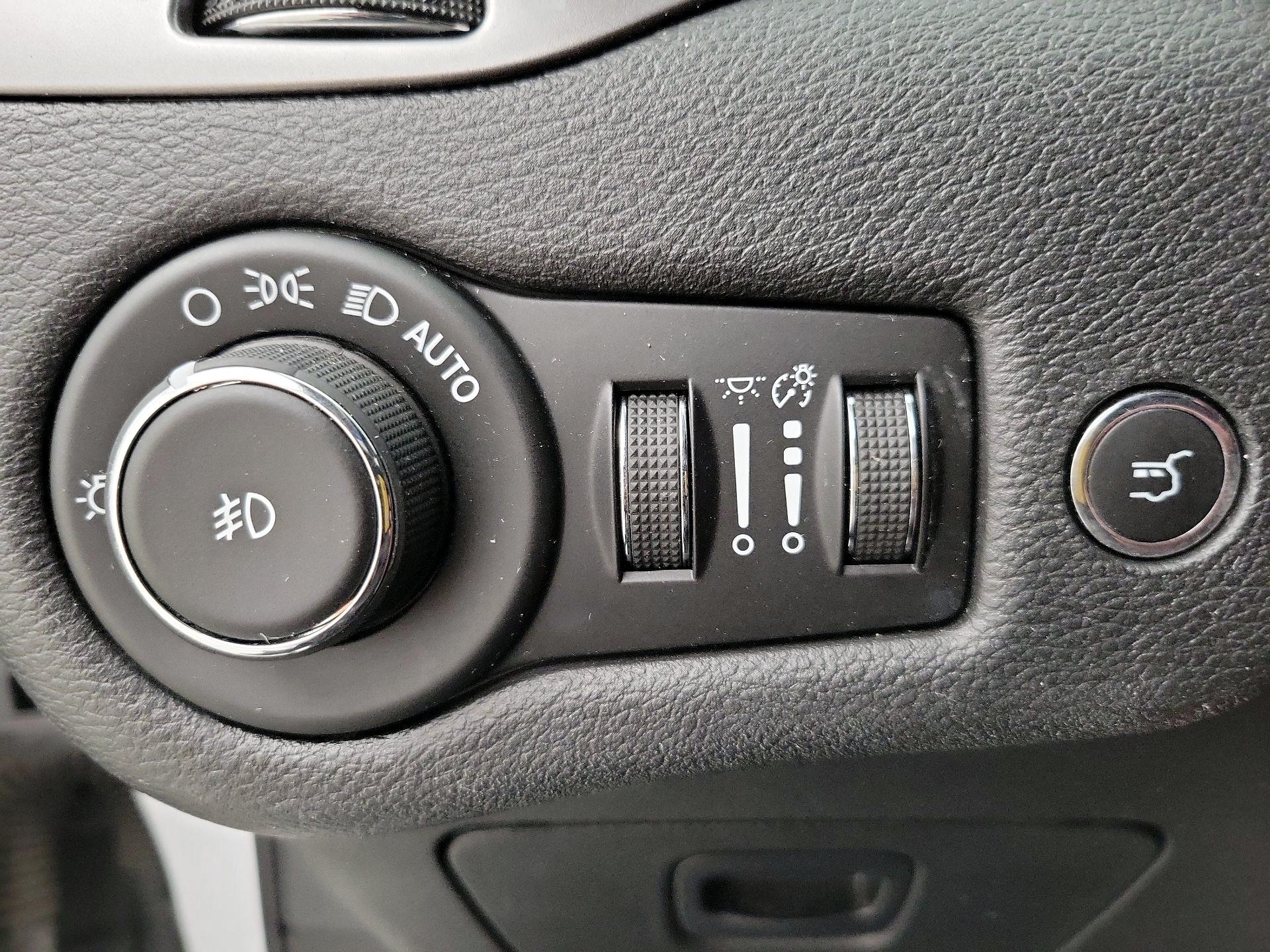 Thumbnail: 2019 Jeep Cherokee - 13