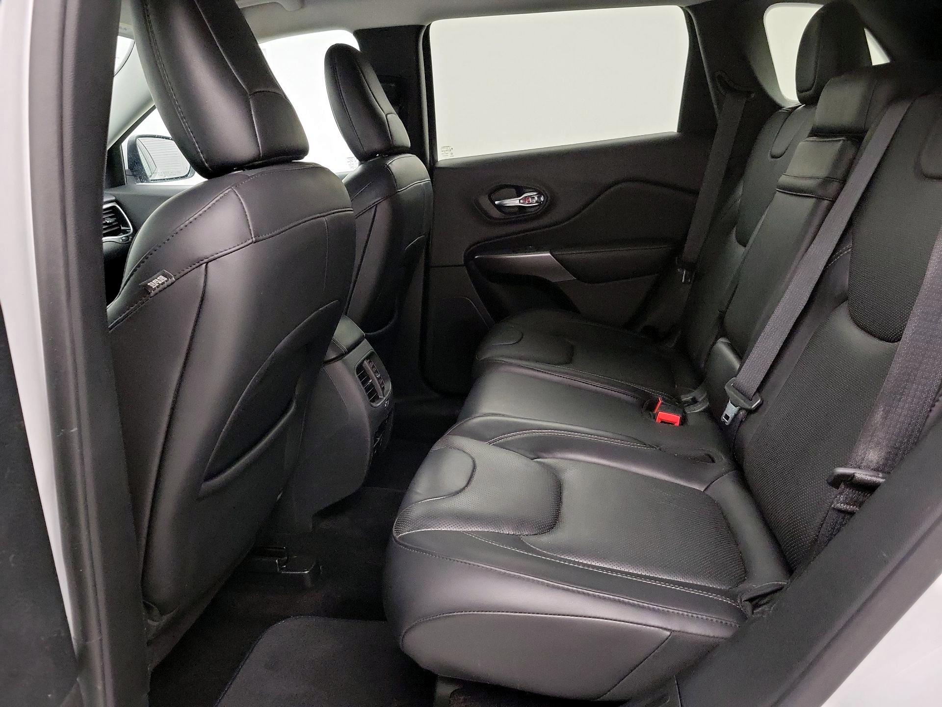 Thumbnail: 2019 Jeep Cherokee - 20