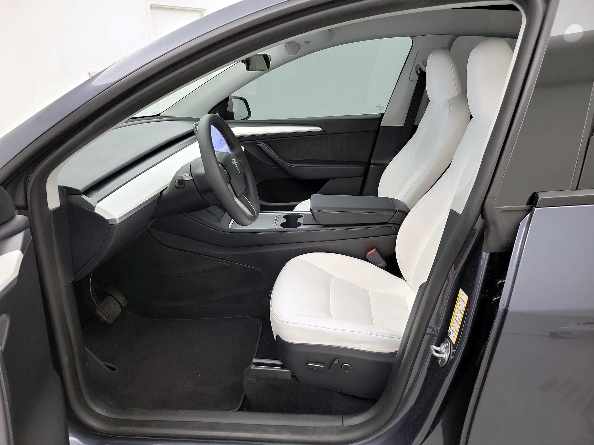 Thumbnail: 2023 Tesla Model Y - 11