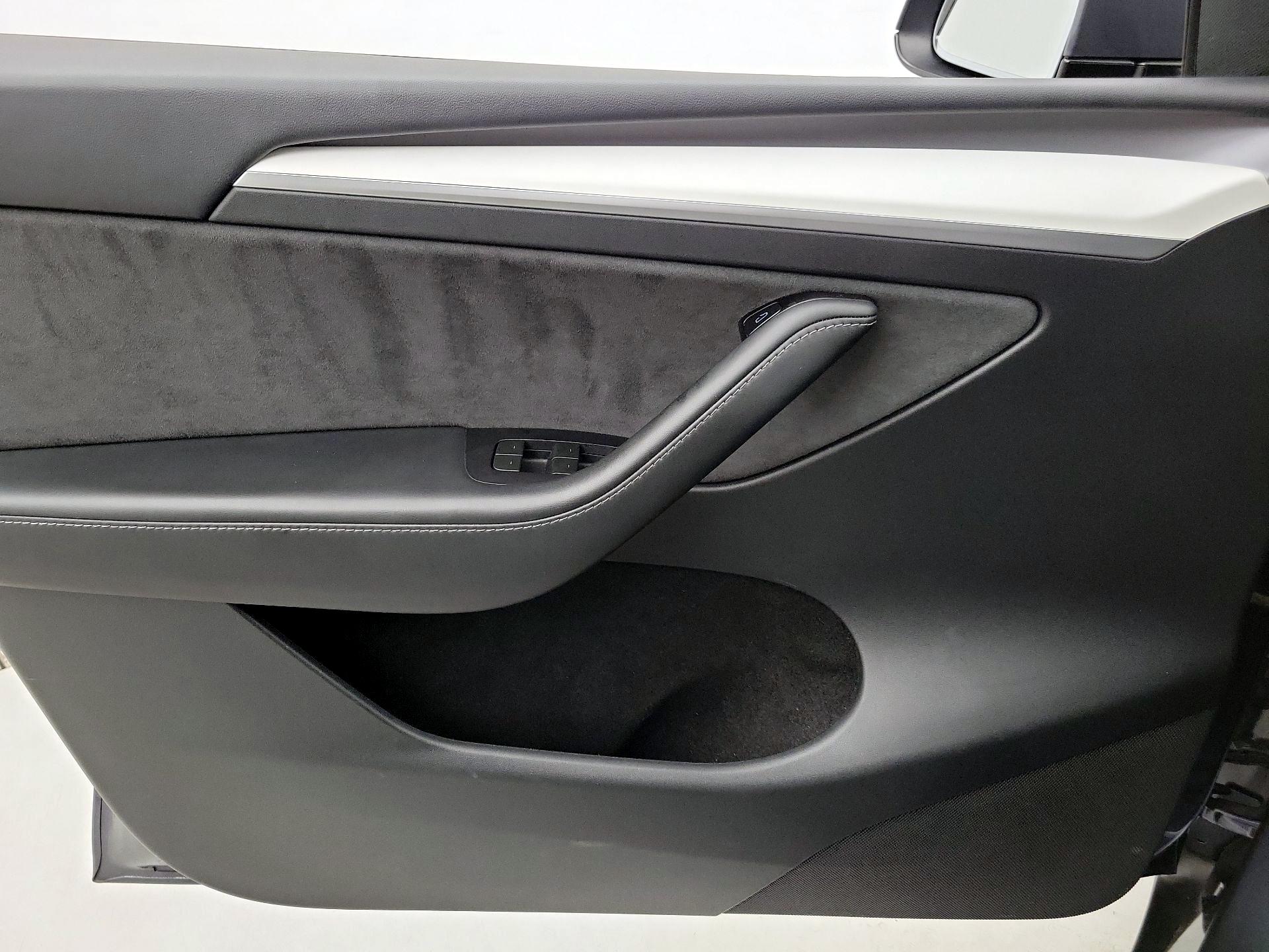 Thumbnail: 2023 Tesla Model Y - 12