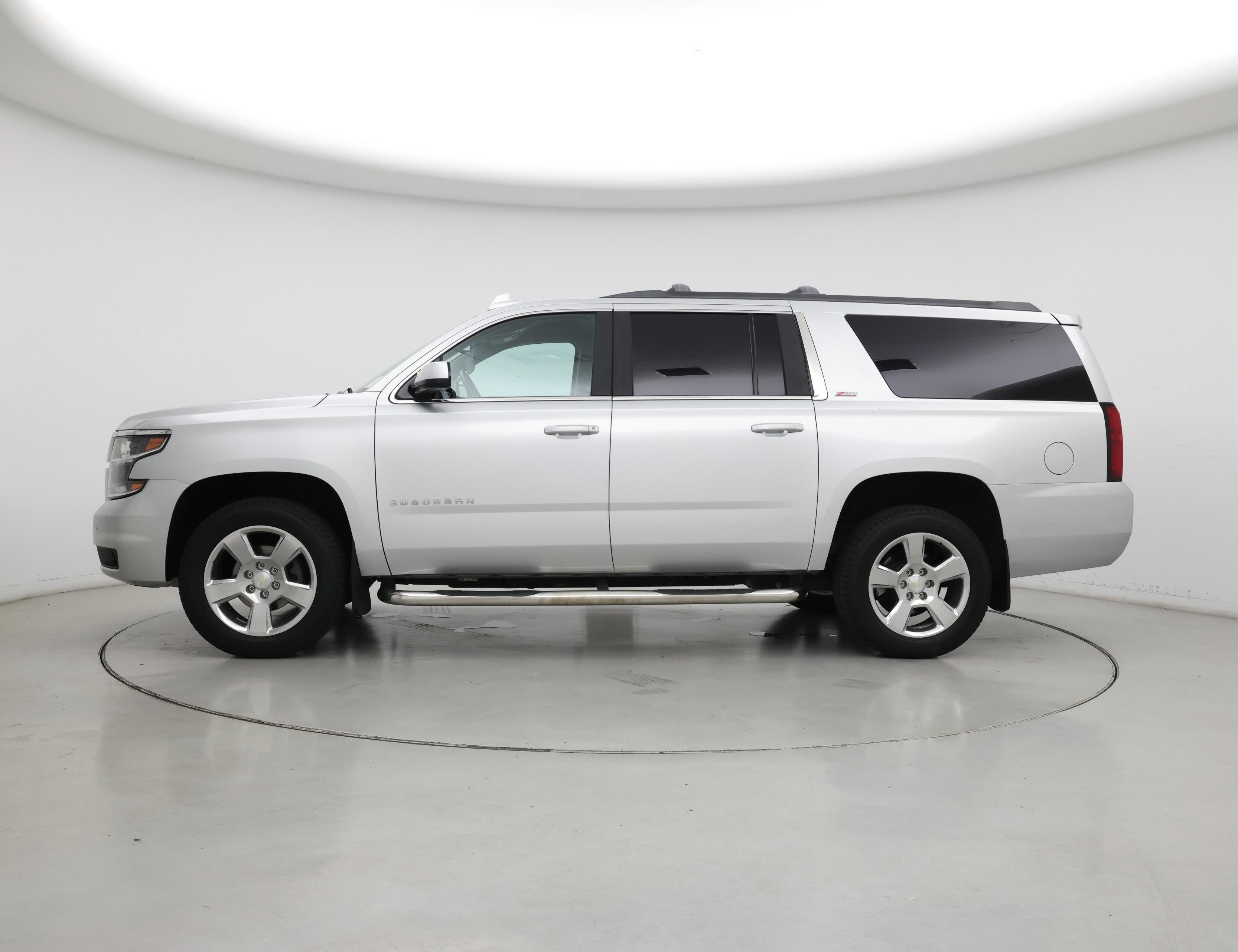 Thumbnail: 2018 Chevrolet Suburban - 3