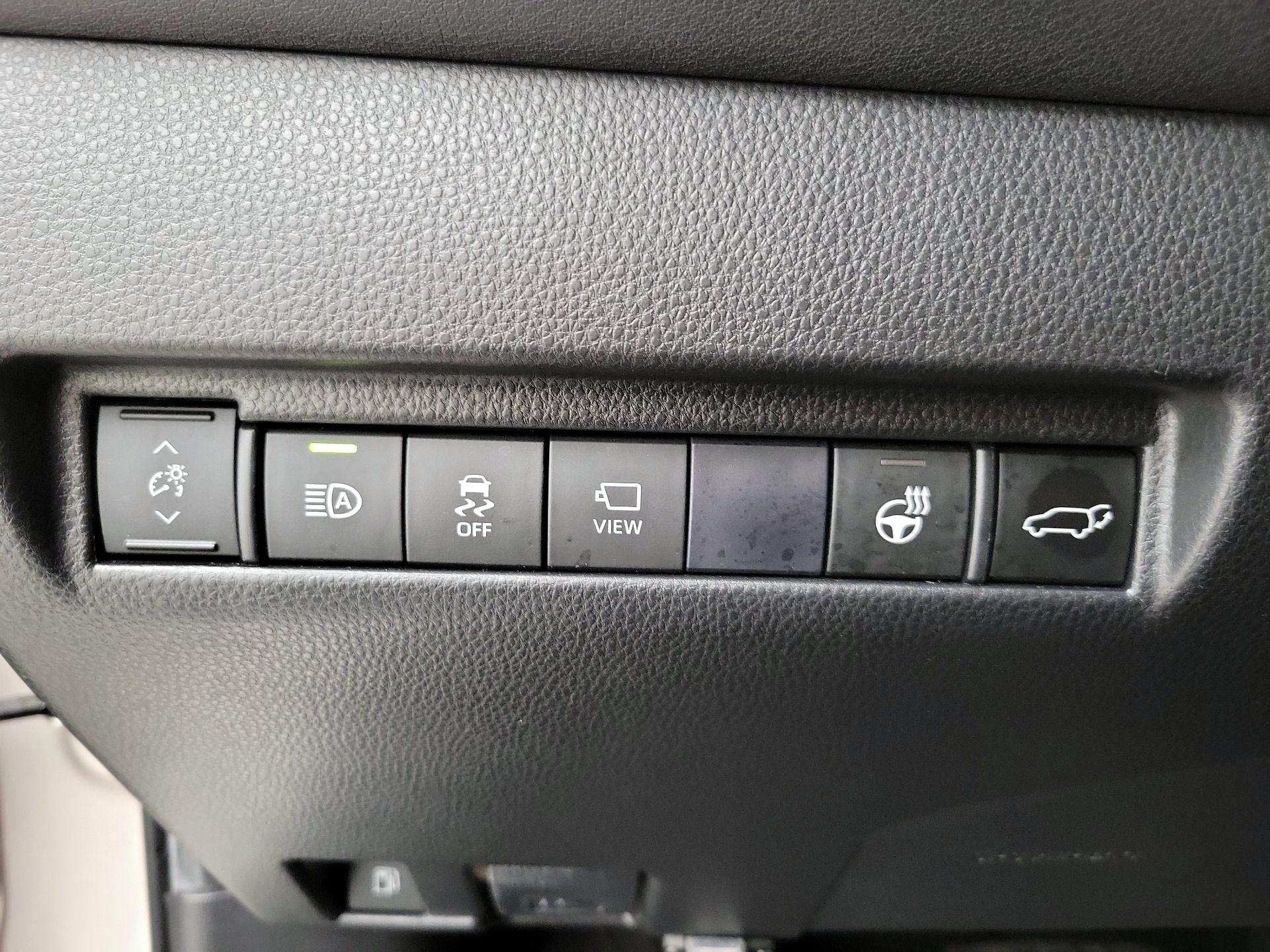 Thumbnail: 2021 Toyota Venza - 13