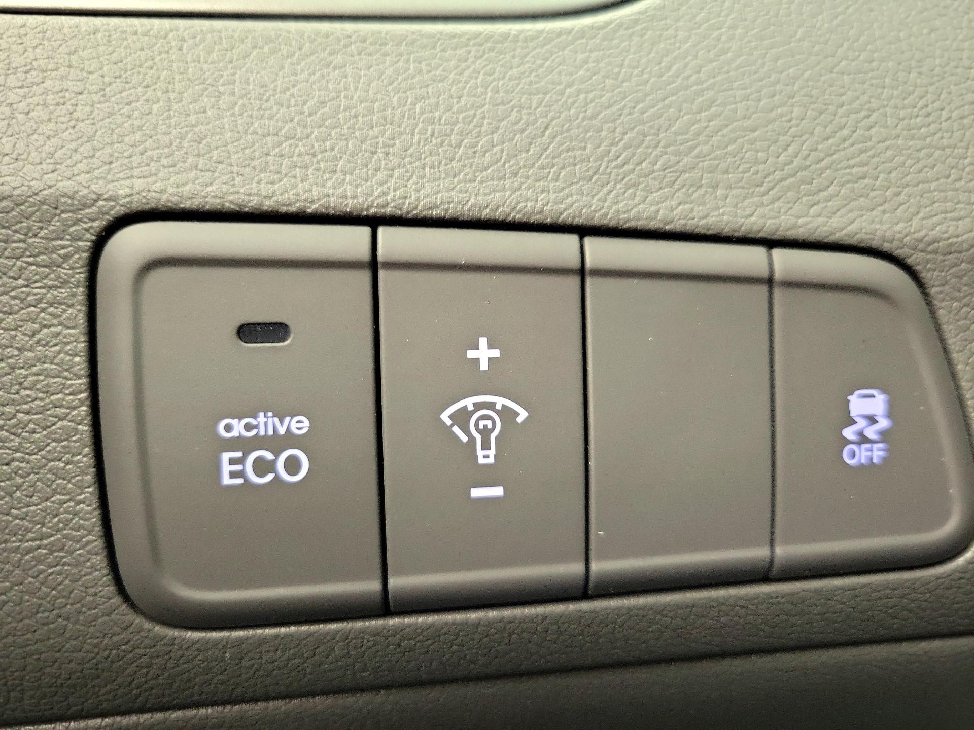 Thumbnail: 2015 Hyundai Elantra - 13
