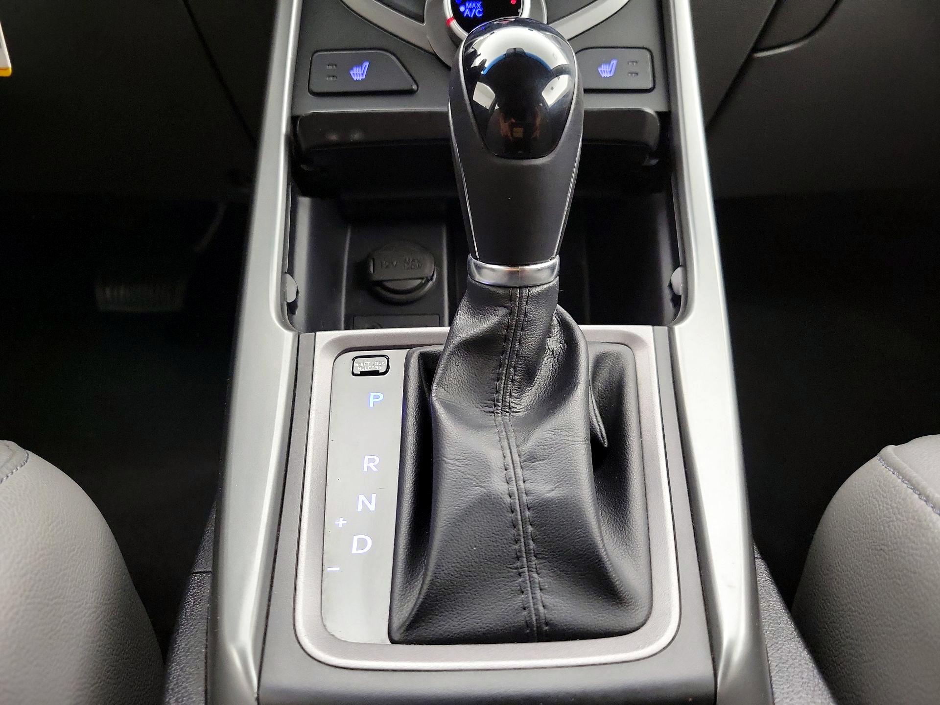 Thumbnail: 2015 Hyundai Elantra - 17