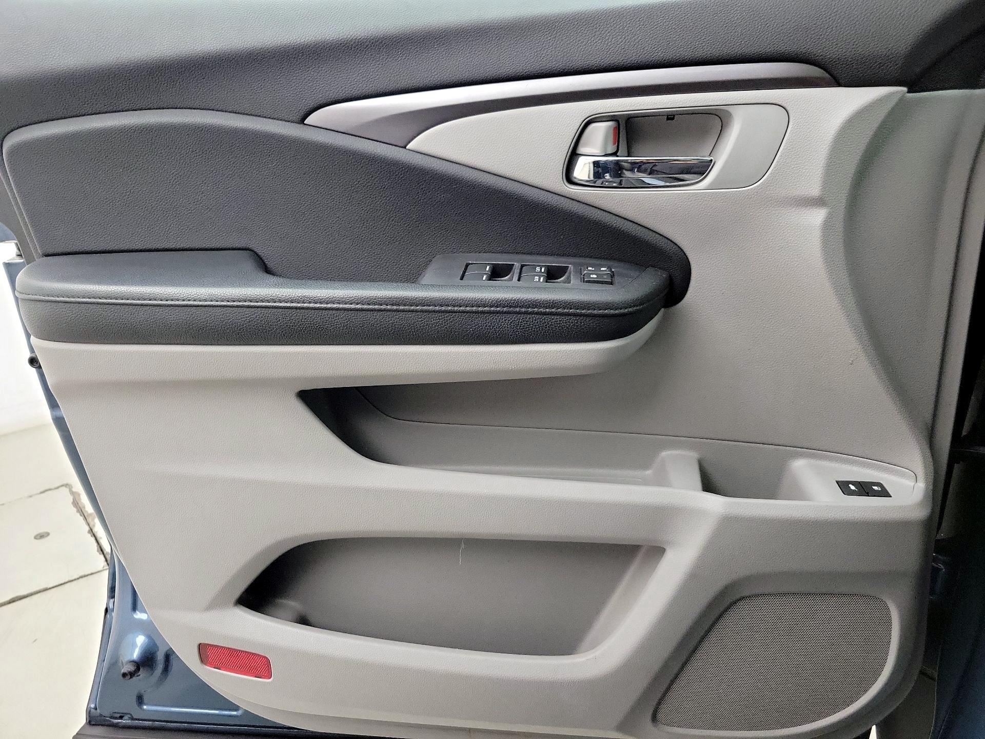 Thumbnail: 2016 Honda Pilot - 12