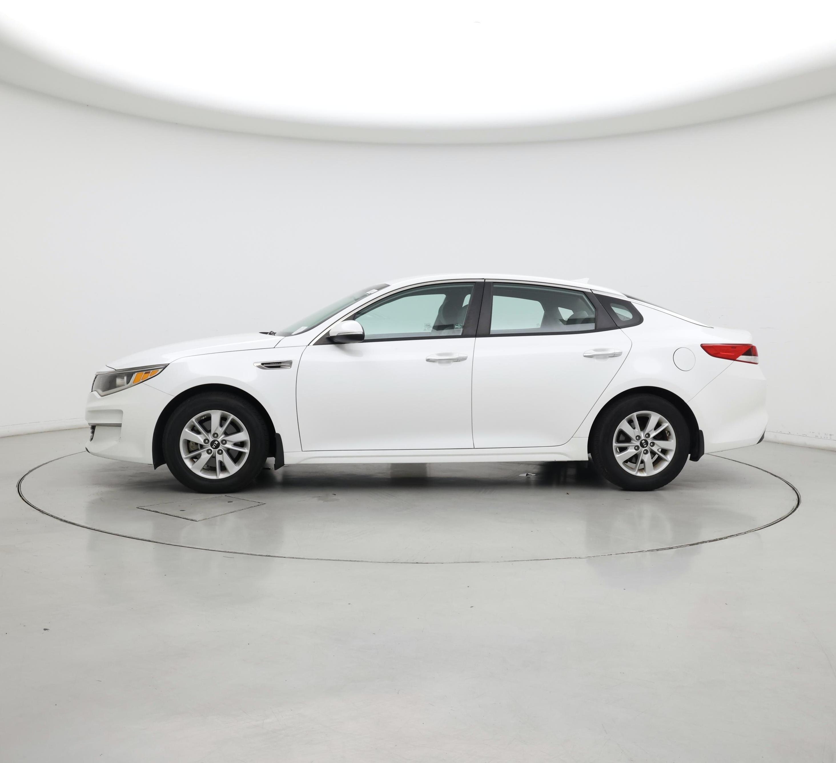 Thumbnail: 2016 Kia Optima - 3