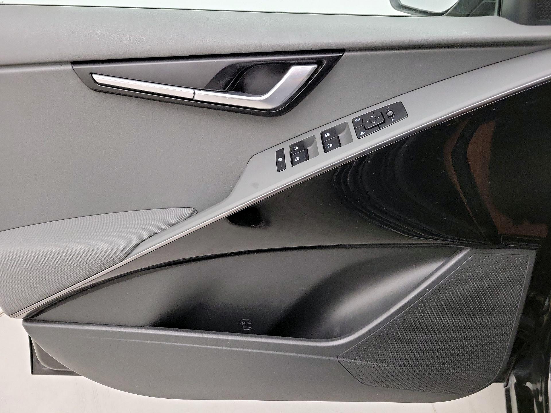 Thumbnail: 2023 Kia Niro - 12