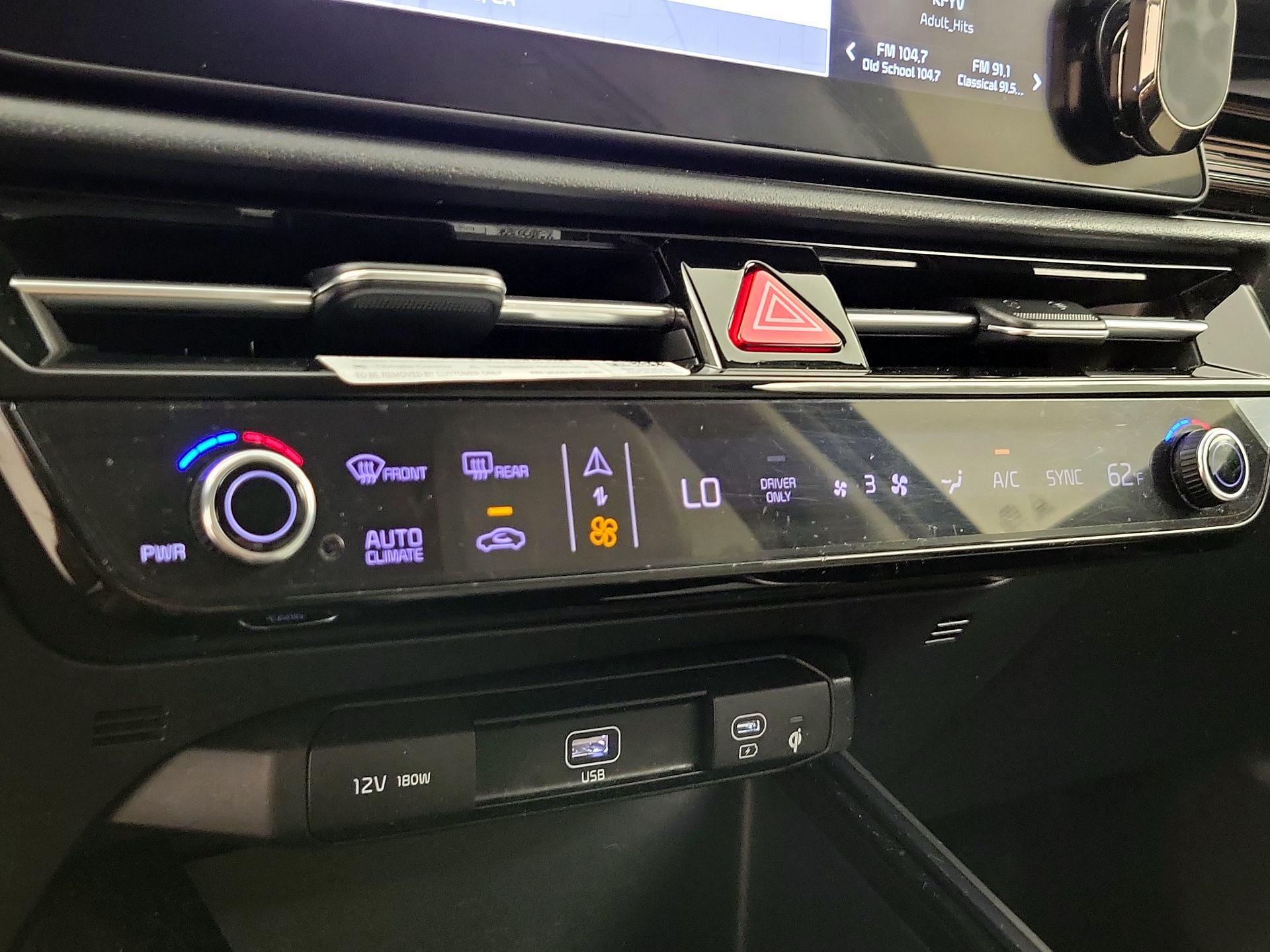 Thumbnail: 2023 Kia Niro - 17