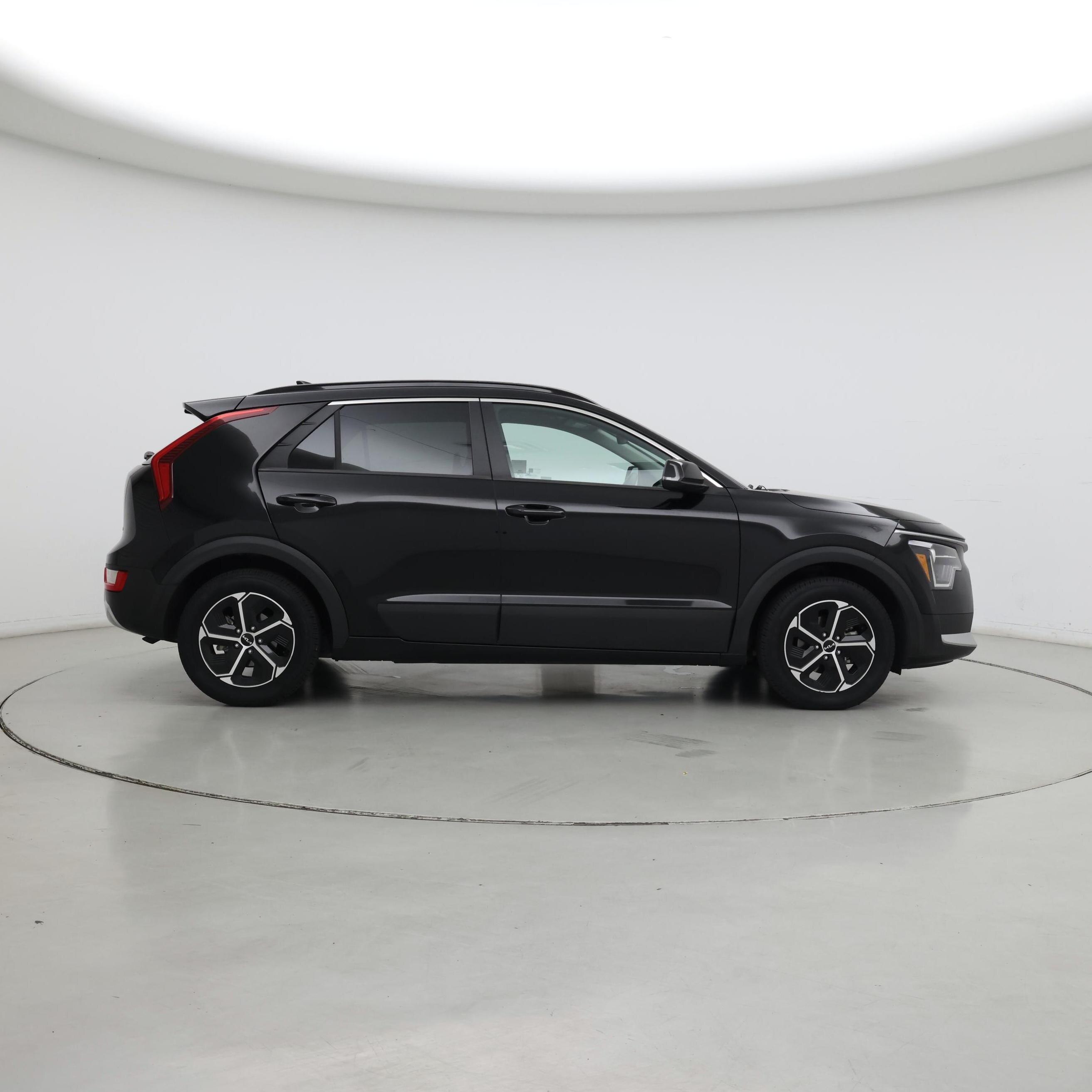 Thumbnail: 2023 Kia Niro - 7
