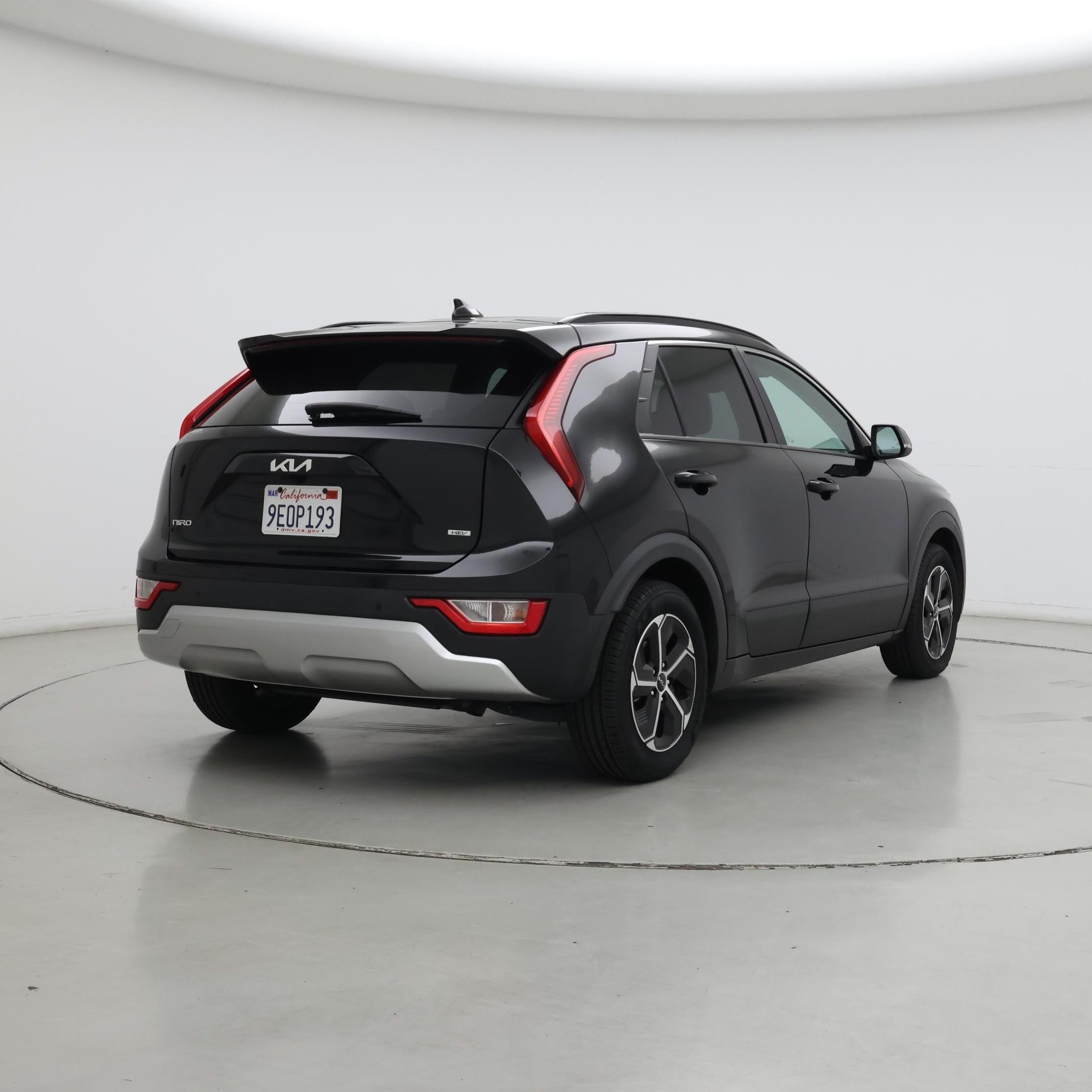 Thumbnail: 2023 Kia Niro - 8