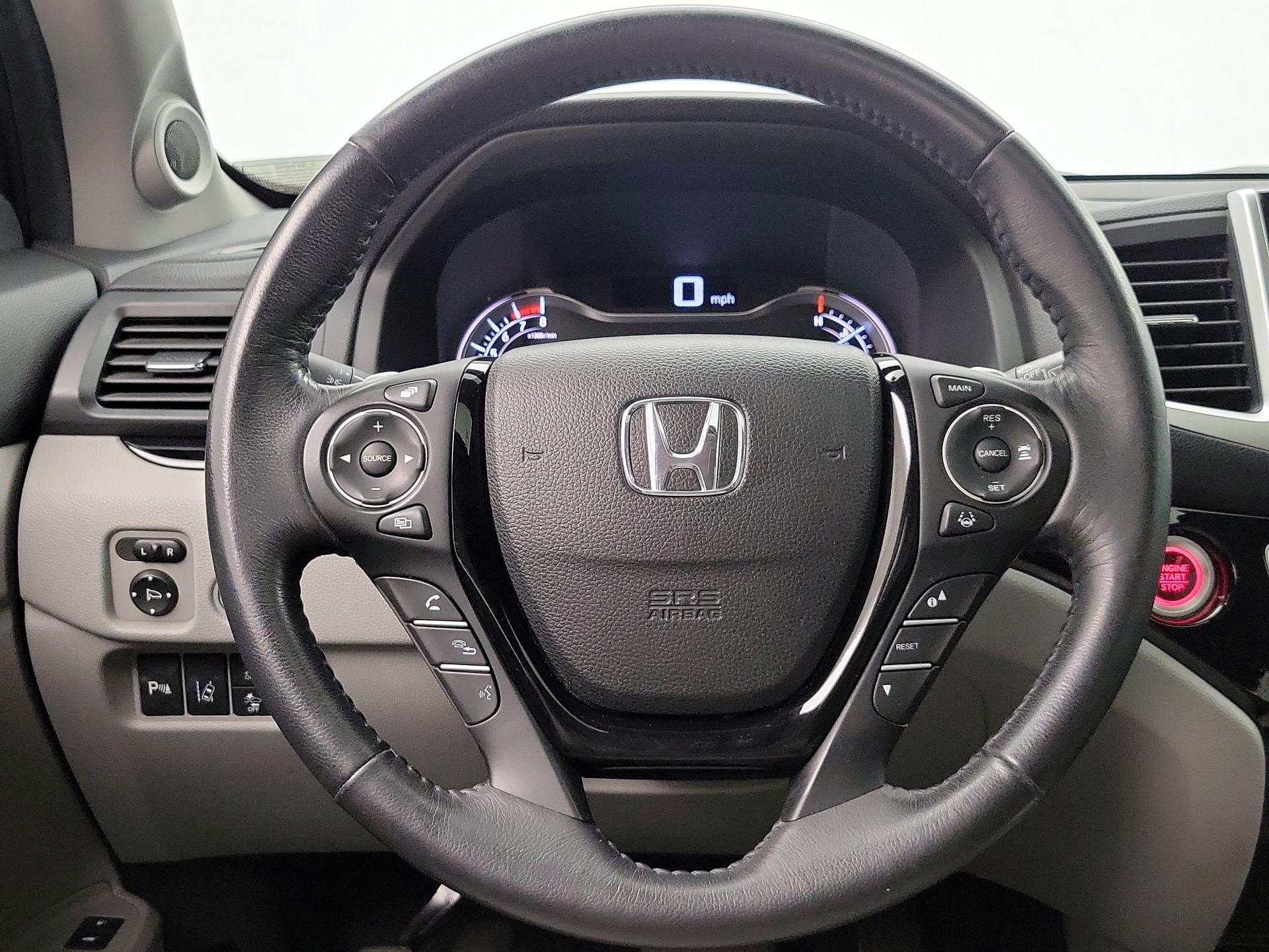 Thumbnail: 2017 Honda Pilot - 10