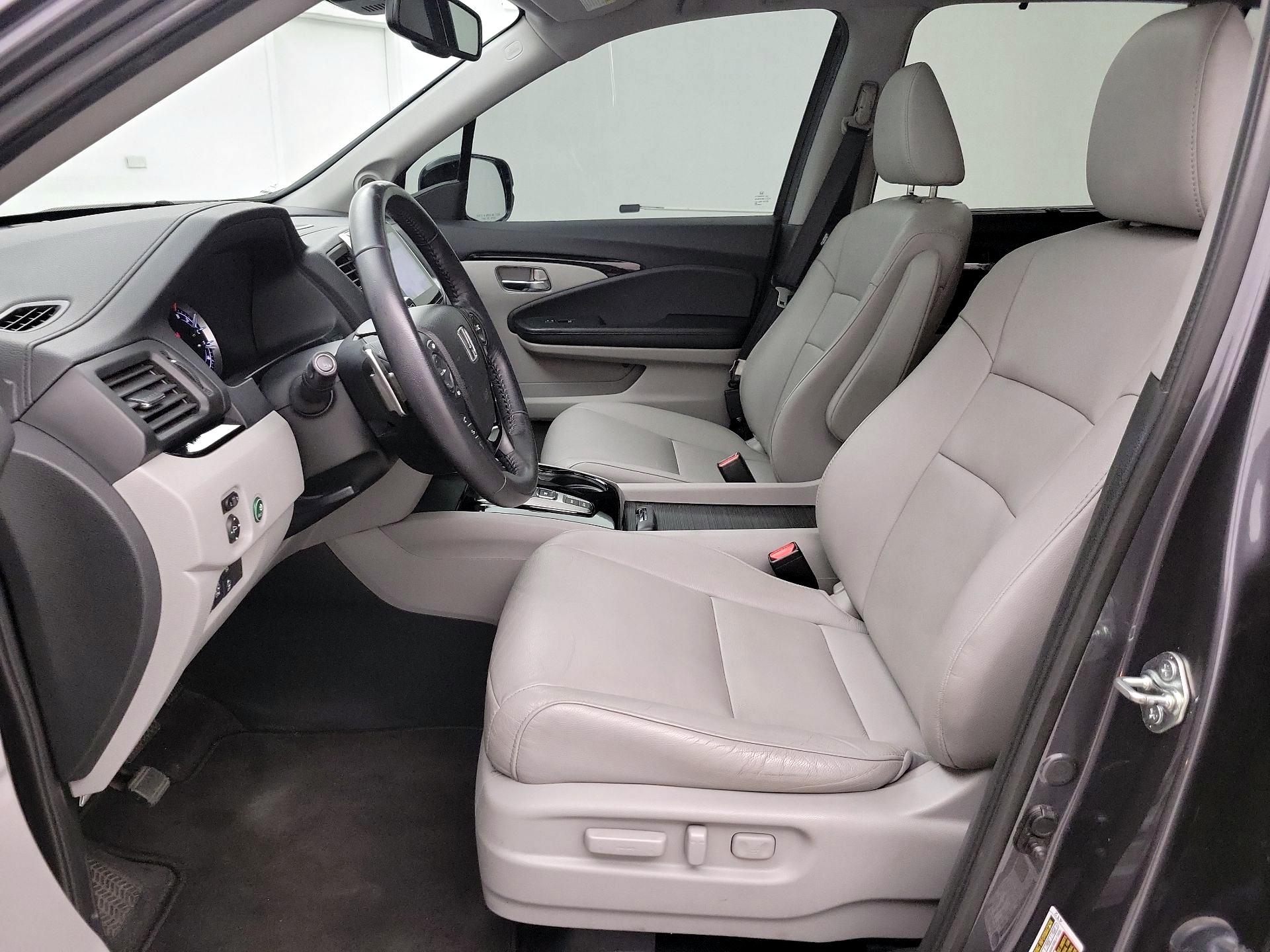 Thumbnail: 2017 Honda Pilot - 11