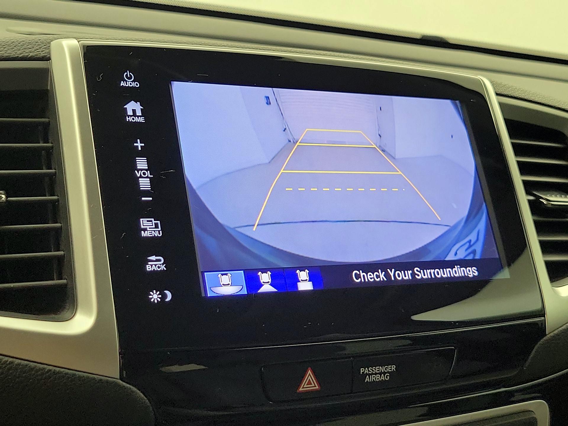 Thumbnail: 2017 Honda Pilot - 15