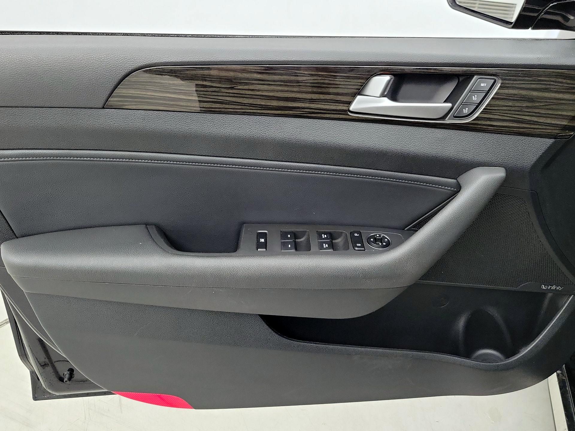 Thumbnail: 2016 Hyundai Sonata - 12