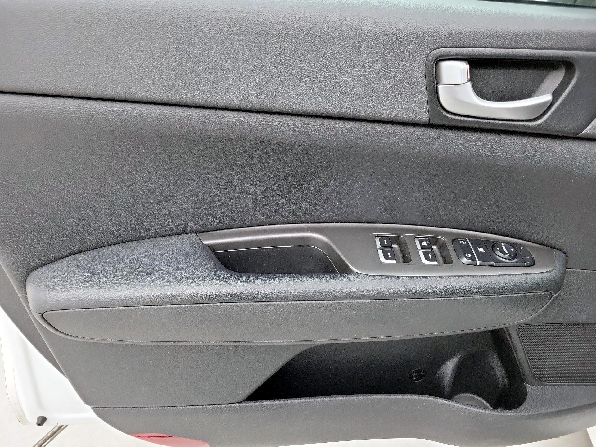 Thumbnail: 2016 Kia Optima - 12