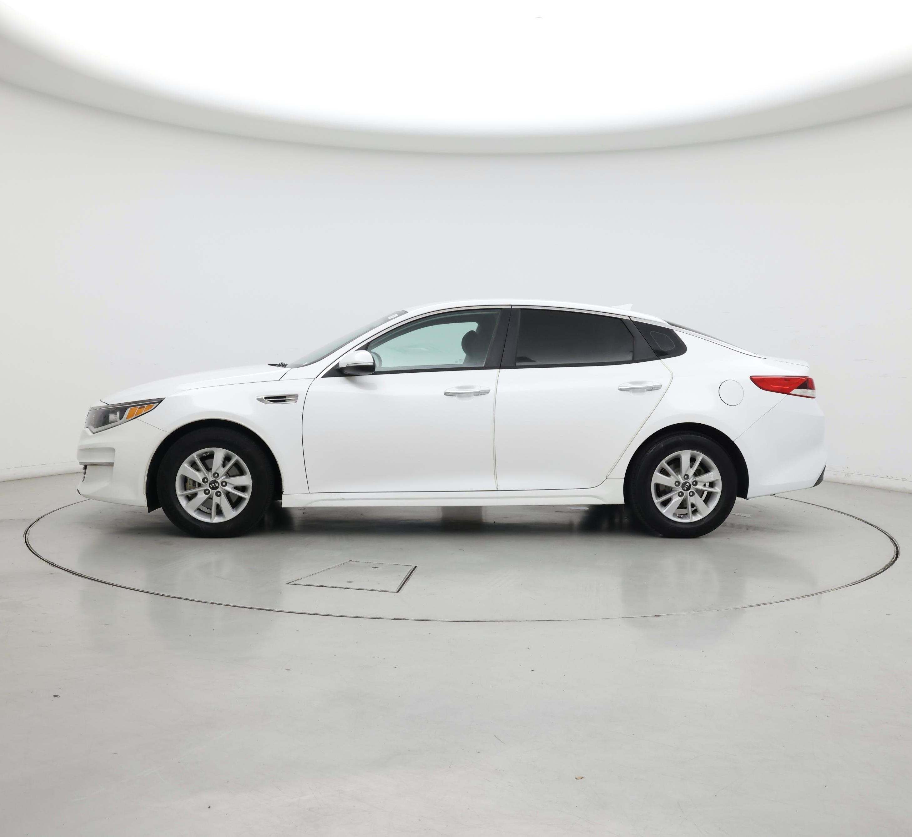 Thumbnail: 2016 Kia Optima - 3
