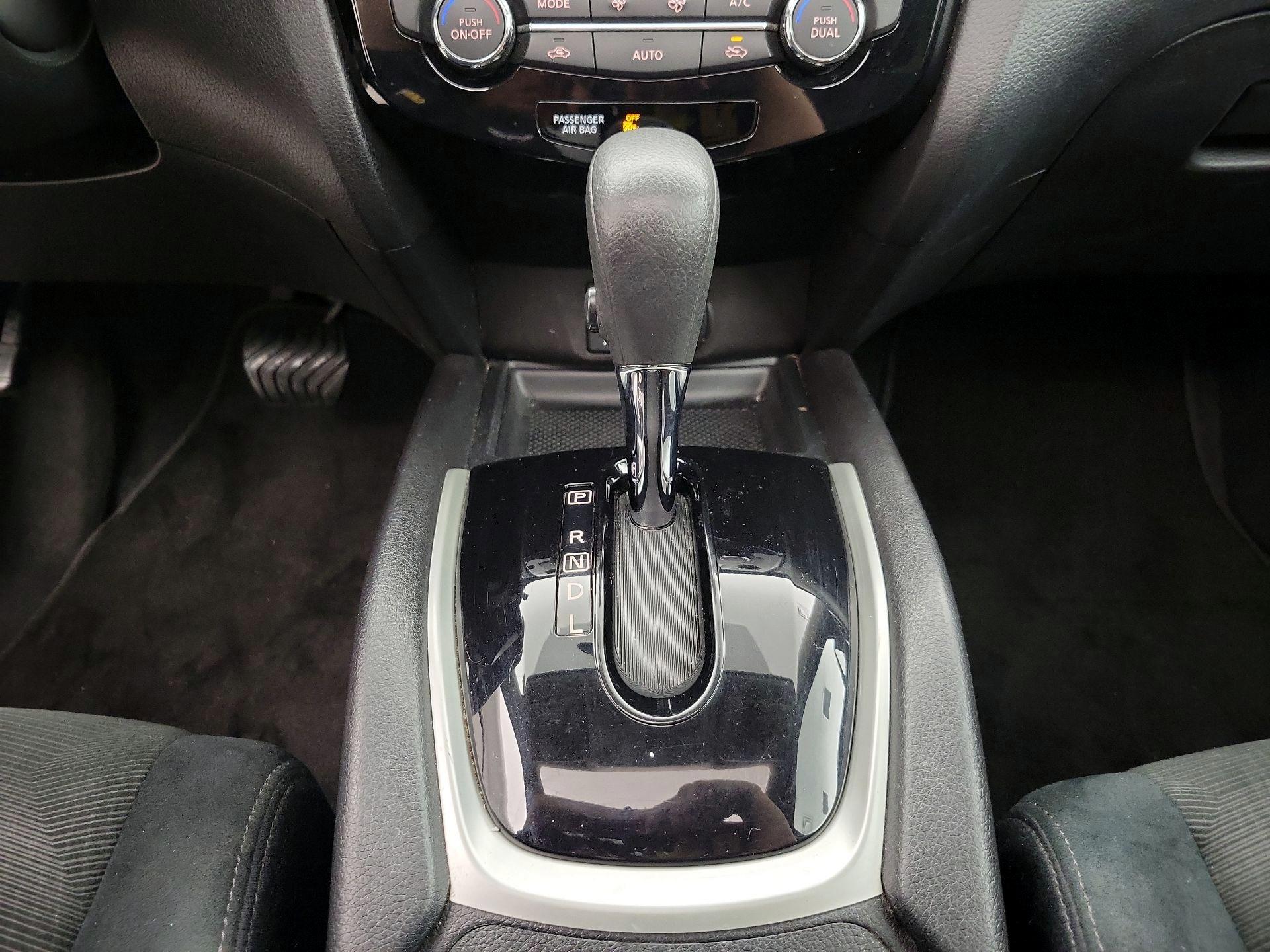 Thumbnail: 2015 Nissan Rogue - 18