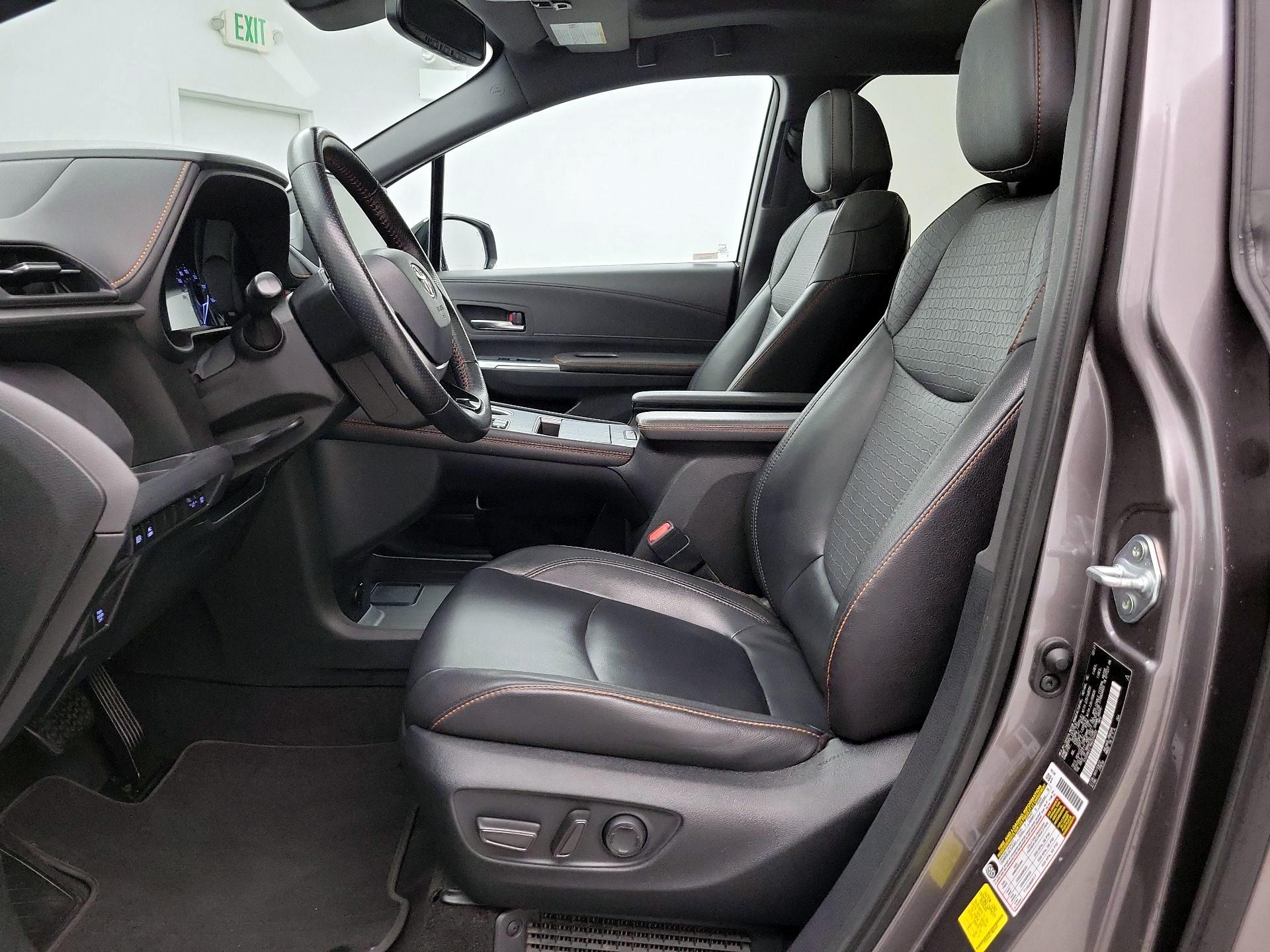 Thumbnail: 2021 Toyota Sienna - 11