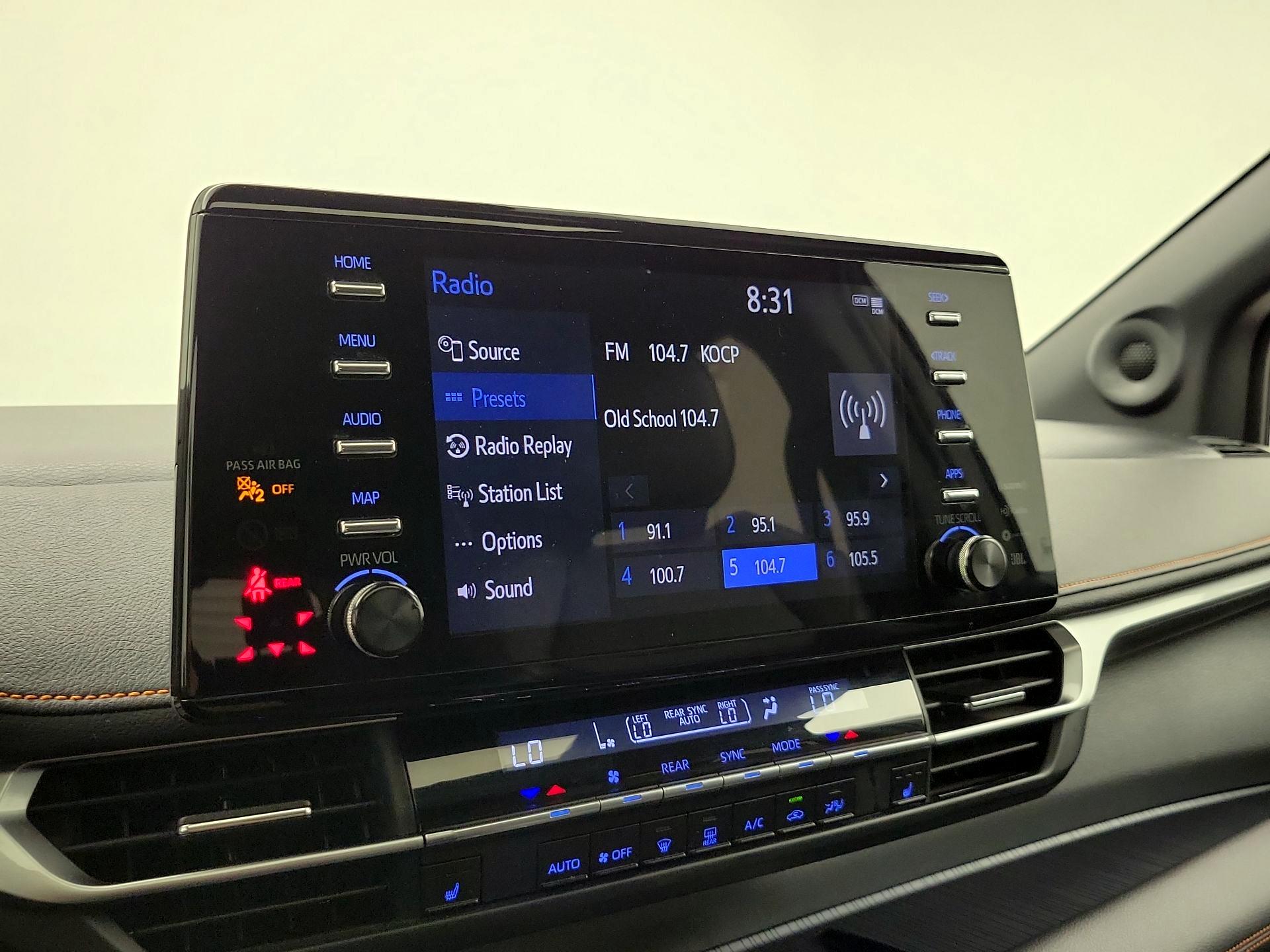Thumbnail: 2021 Toyota Sienna - 16