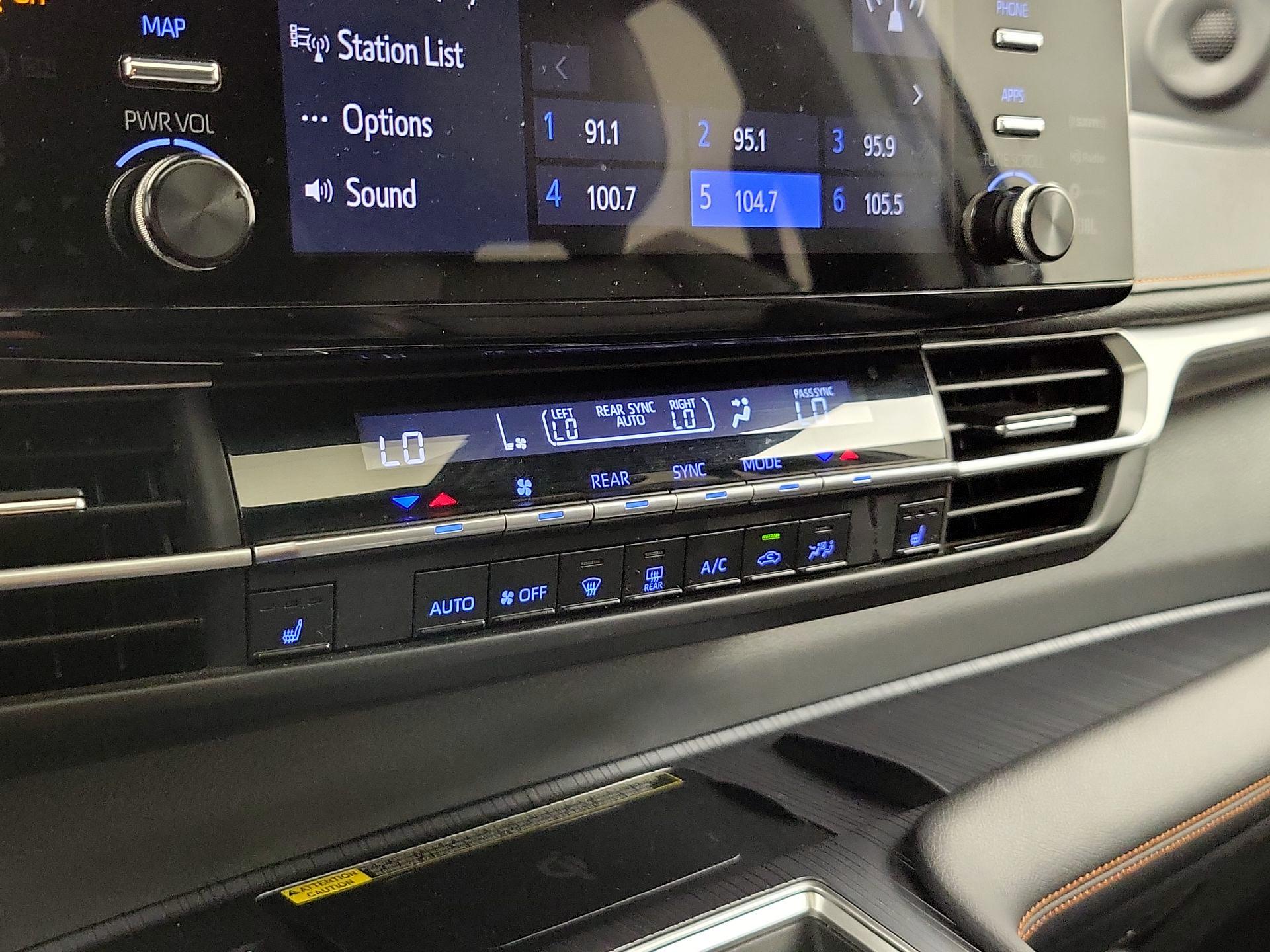 Thumbnail: 2021 Toyota Sienna - 17