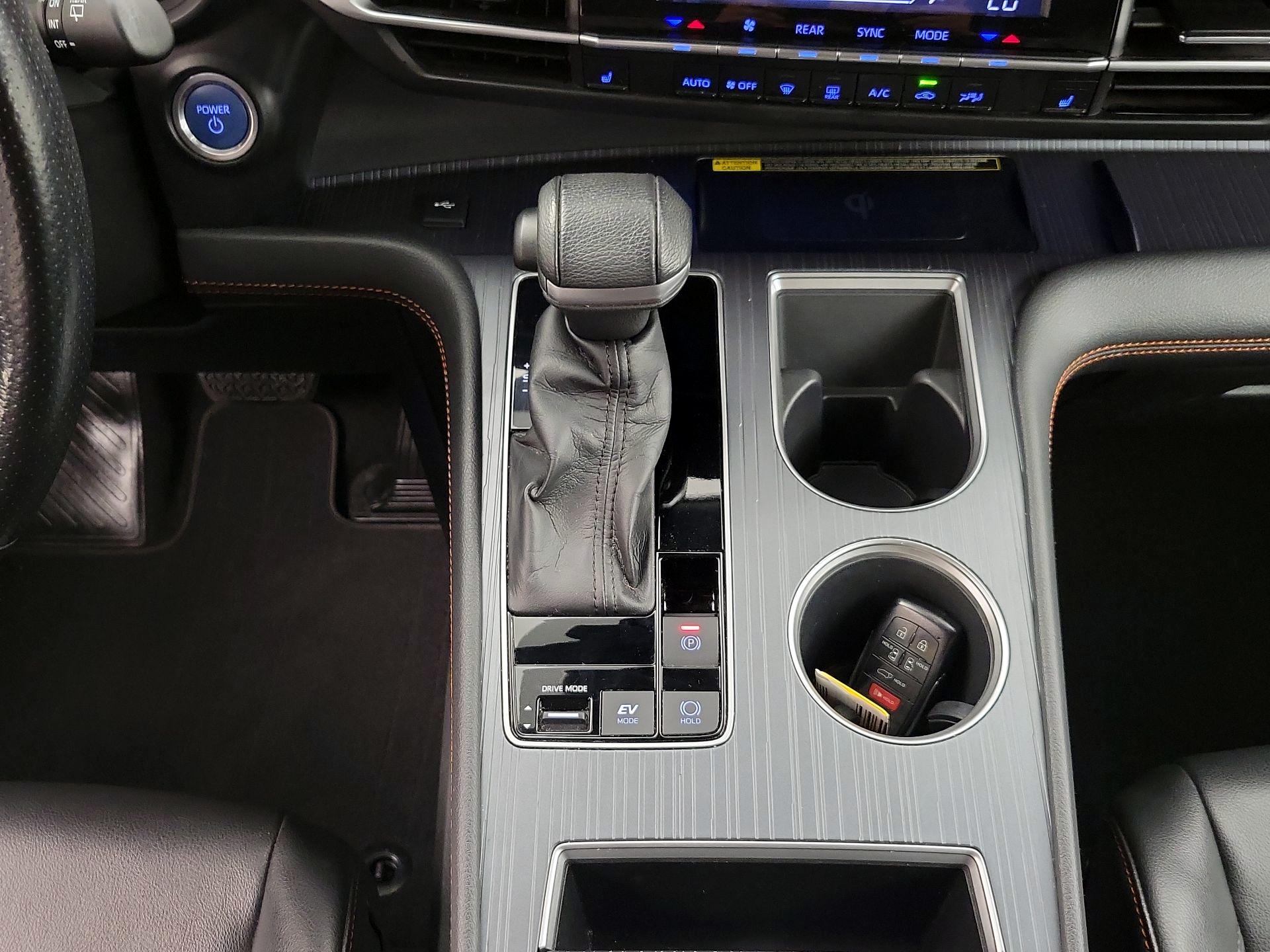 Thumbnail: 2021 Toyota Sienna - 18