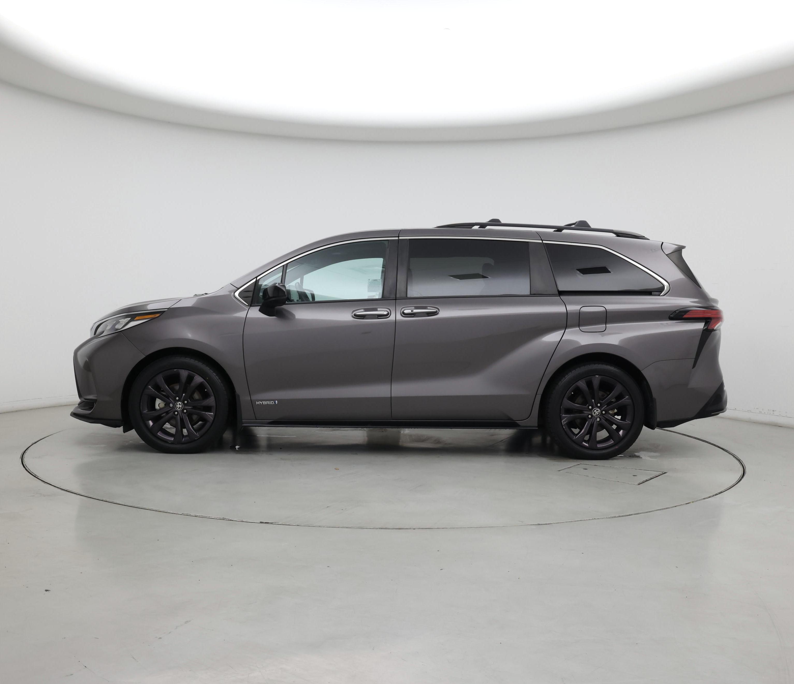 Thumbnail: 2021 Toyota Sienna - 3
