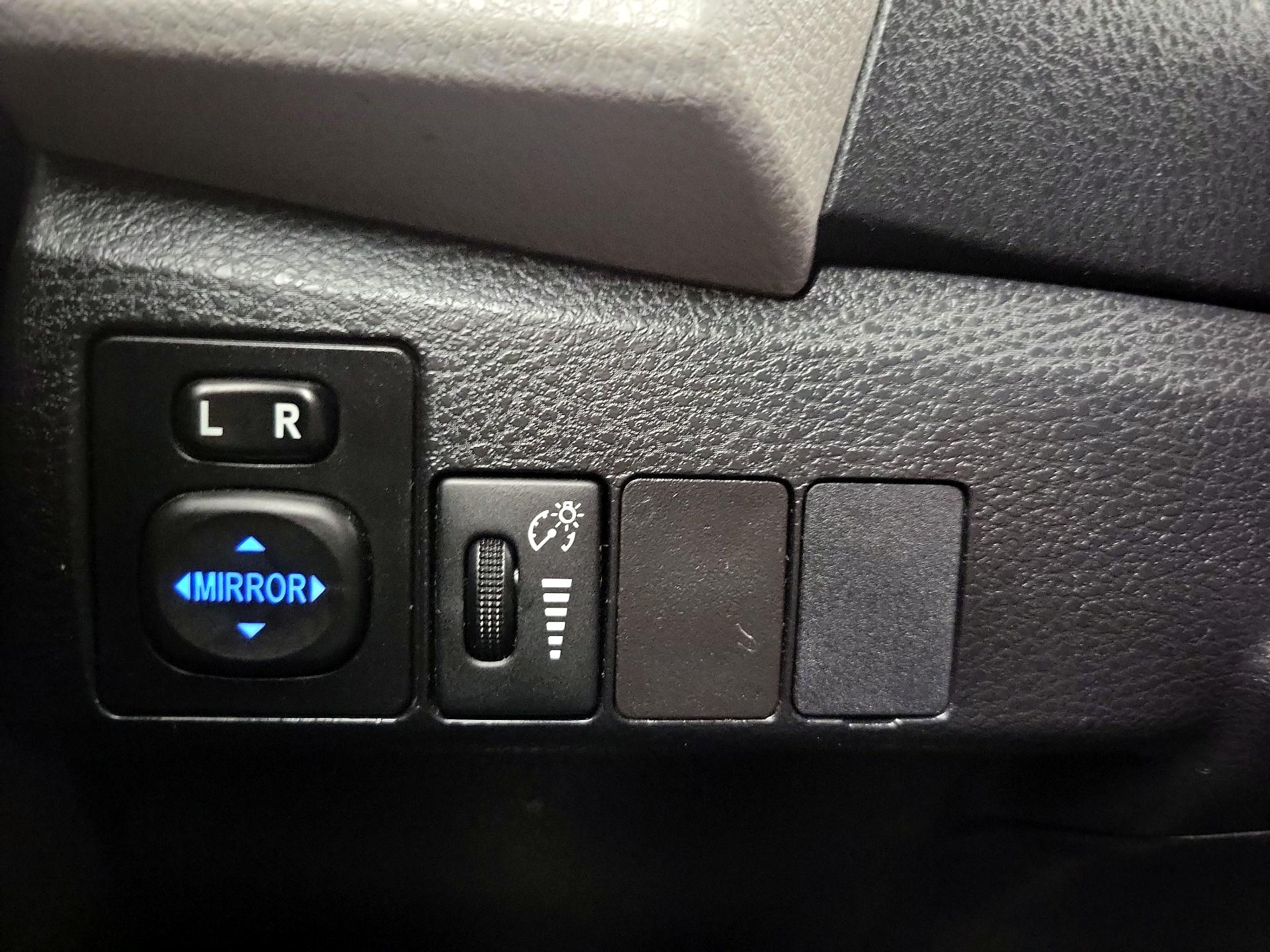 Thumbnail: 2014 Toyota Corolla - 13