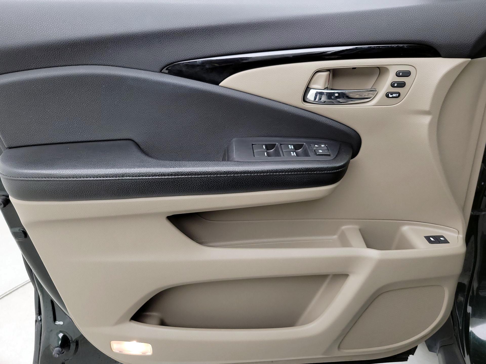 Thumbnail: 2018 Honda Pilot - 12