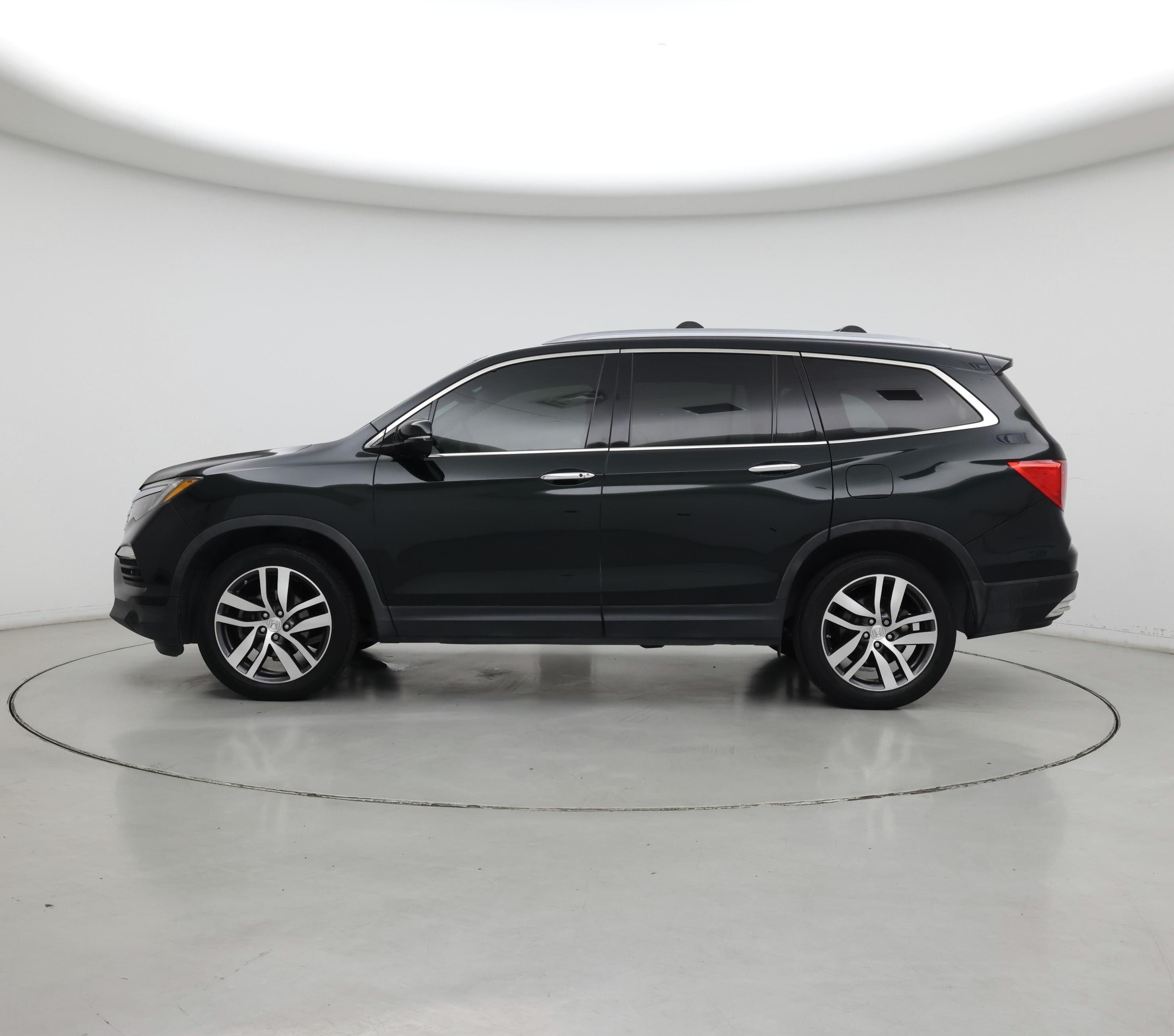 Thumbnail: 2018 Honda Pilot - 3