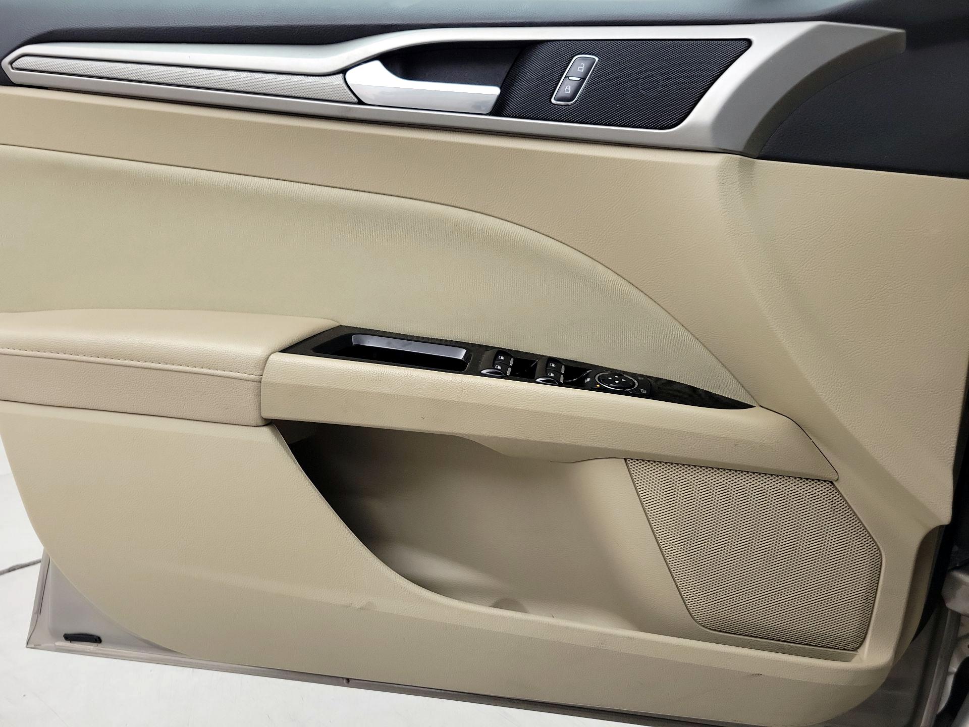 Thumbnail: 2016 Ford Fusion - 12