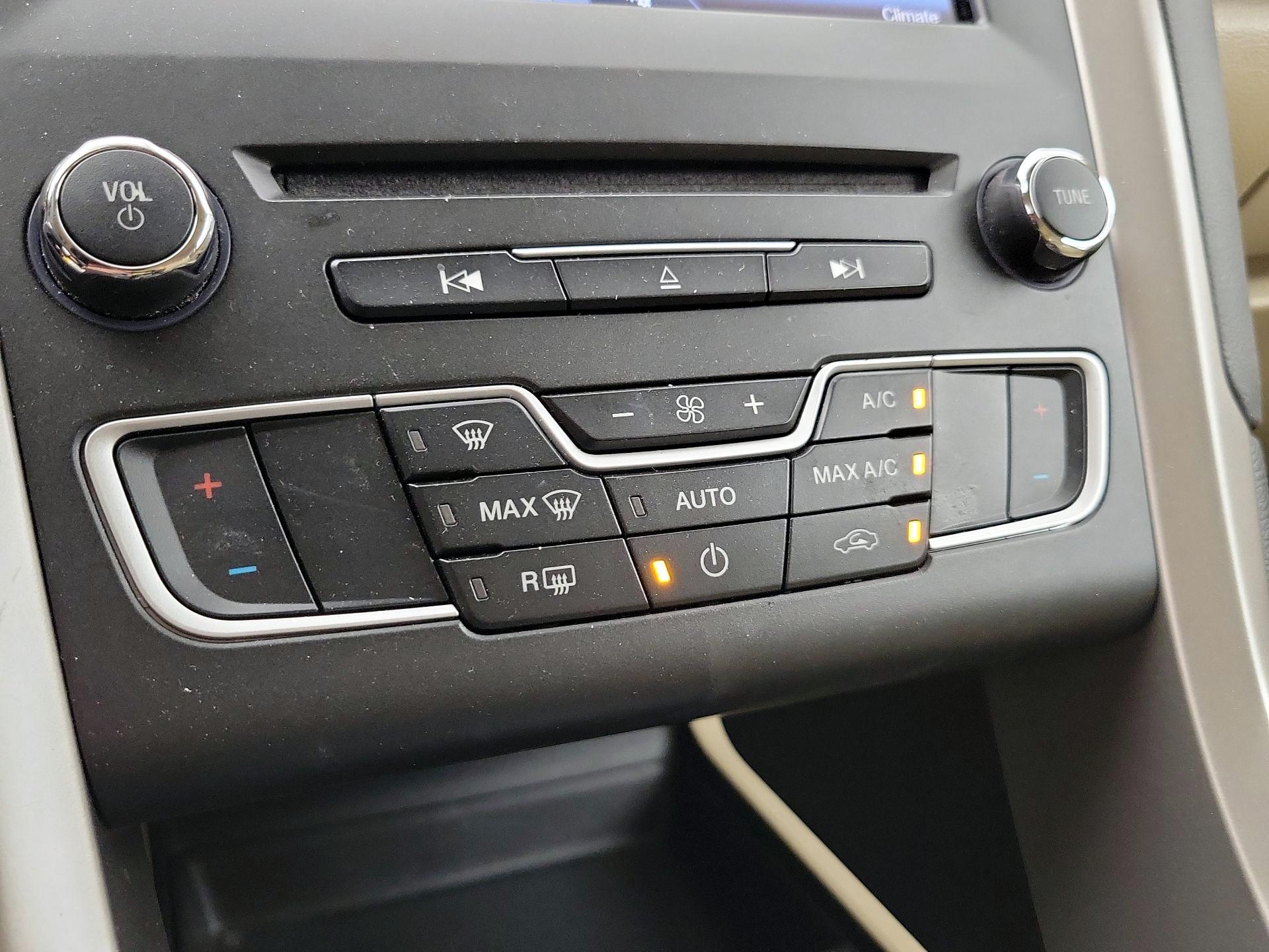 Thumbnail: 2016 Ford Fusion - 16