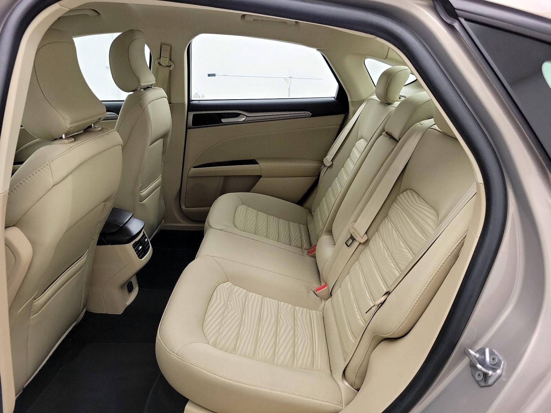 Thumbnail: 2016 Ford Fusion - 19