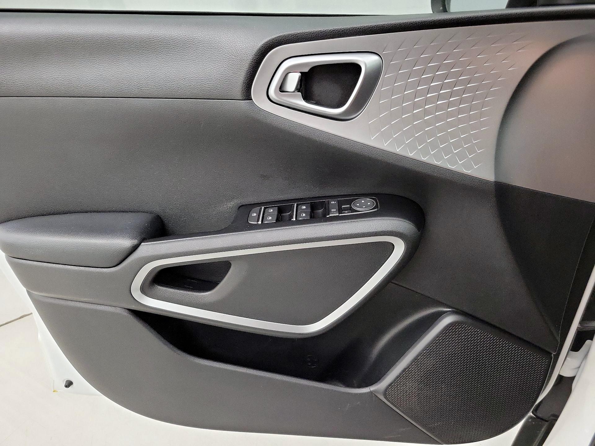 Thumbnail: 2020 Kia Soul - 12